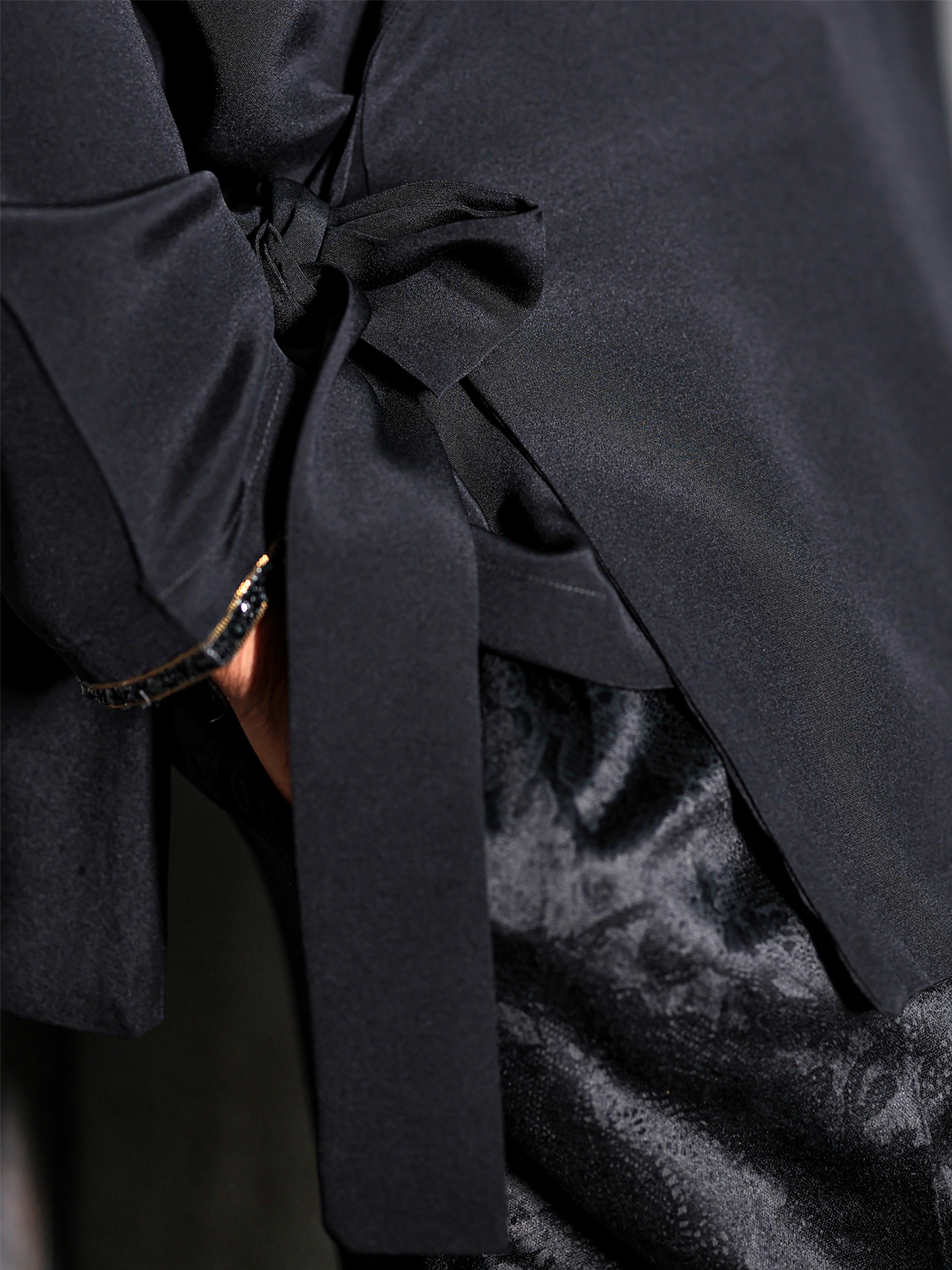 Chemise perse croisée en soie