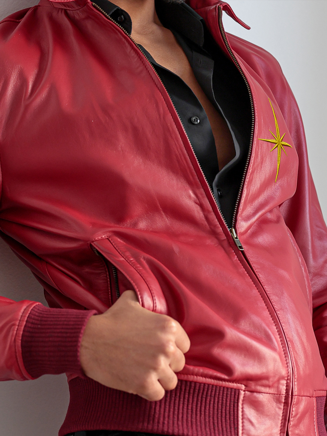 Blouson de cuir rouge sang