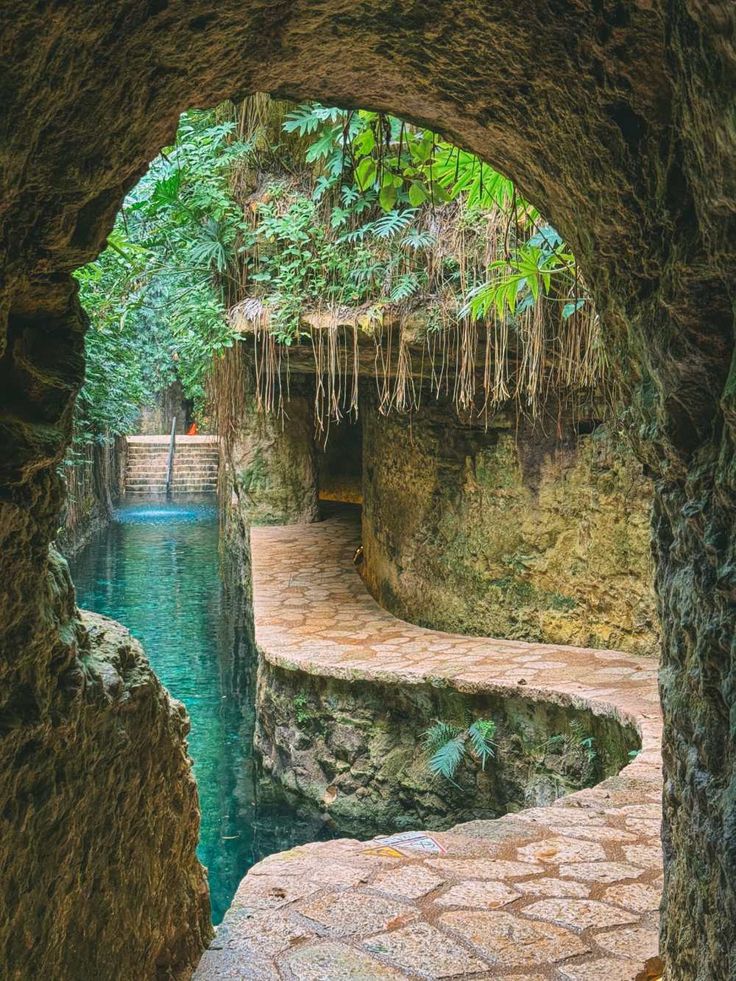 Tour  Hacienda y Cenote Mucuyché con Oxkintok