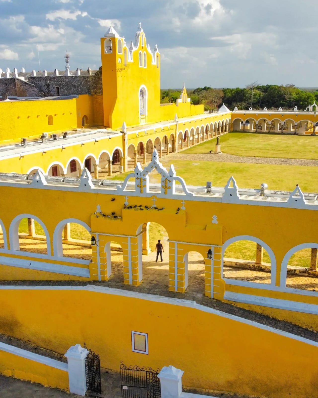 Tour Chichén Itzá, Izamal y Cenote.