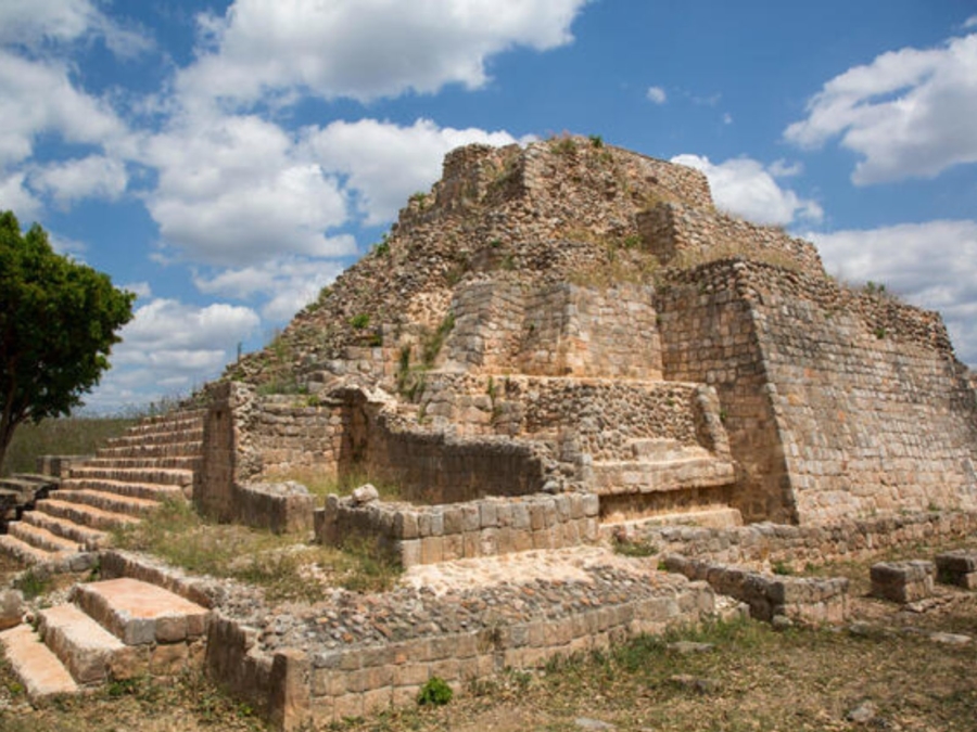 Tour  Hacienda y Cenote Mucuyché con Oxkintok
