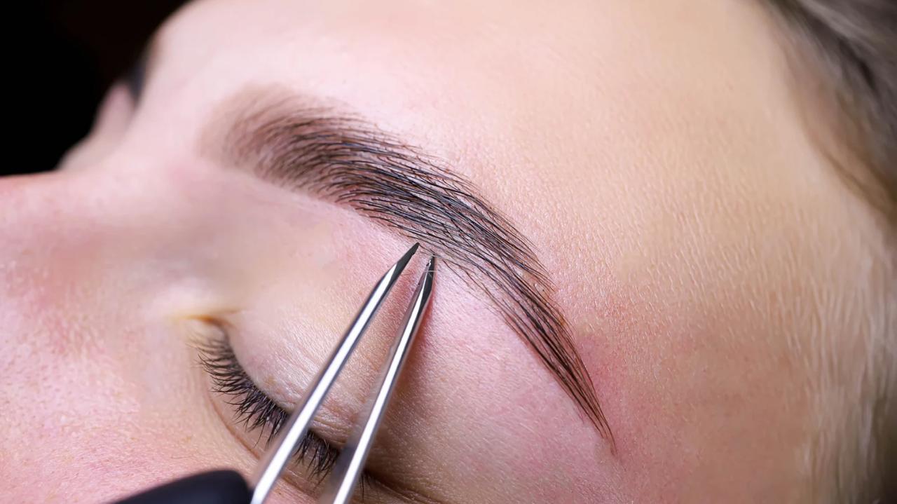 "Diseño de Cejas con Visagismo: Depilación de Precisión y Armonía Facial"  