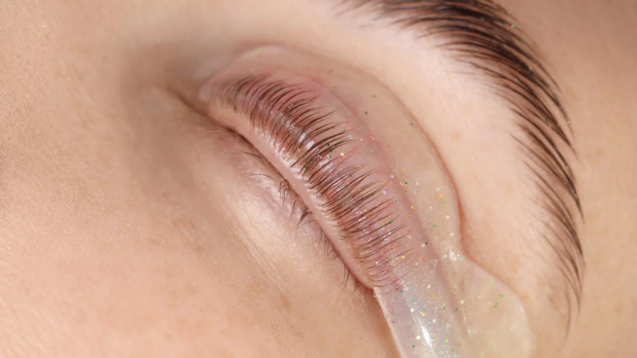 "Lifting de Pestañas: ¡Ojos de Impacto Sin Máscara! ✨"  