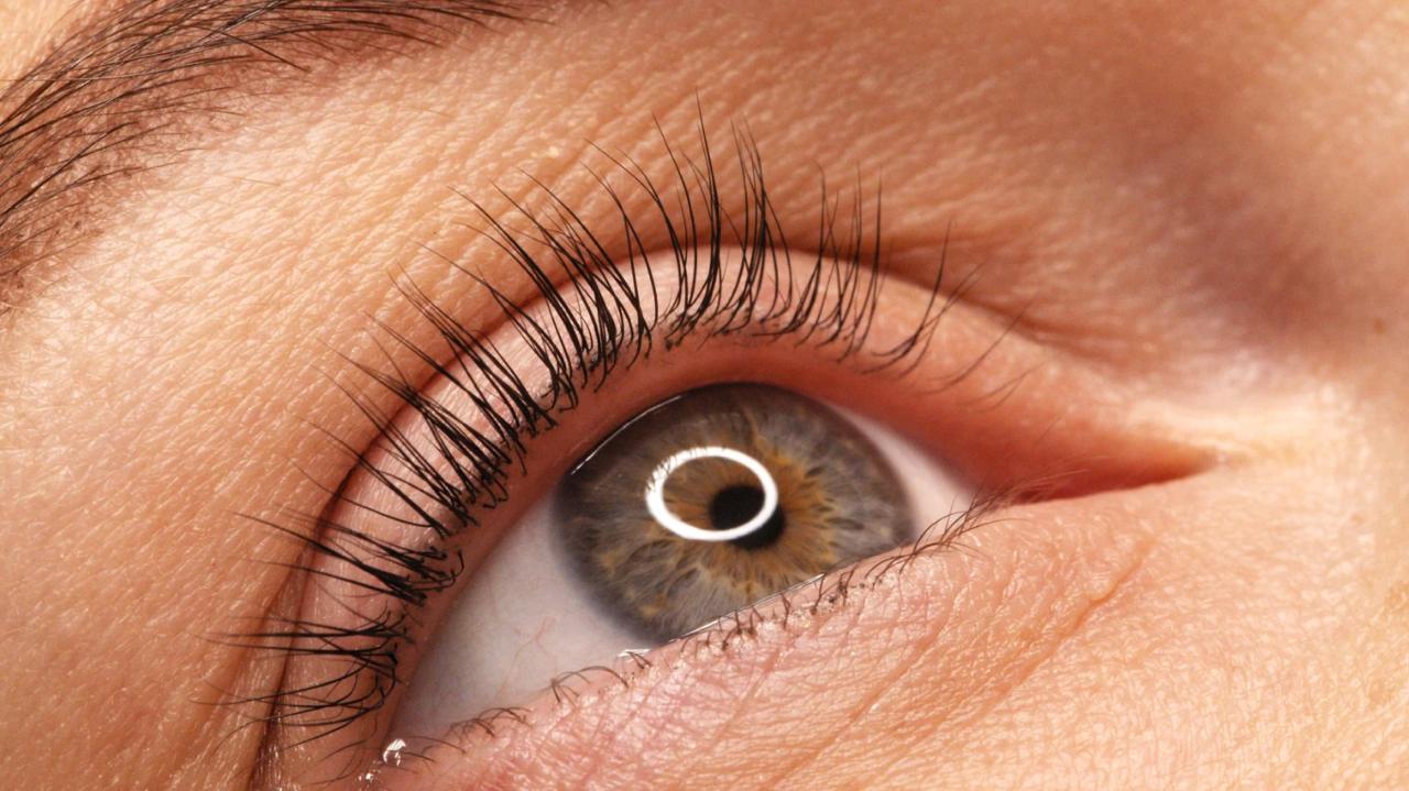 "Lifting de Pestañas: ¡Ojos de Impacto Sin Máscara! ✨"  