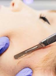 Revitaliza Tu Piel con Nuestro Exclusivo Servicio de Dermaplaning
