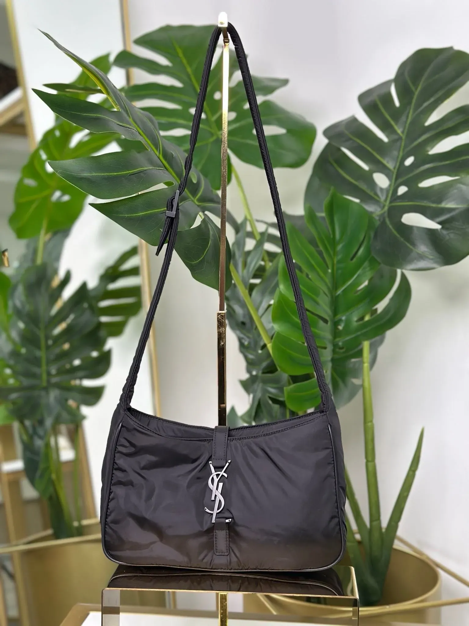 Saint Laurent 5 a 7 Nylon Negro Sin uso