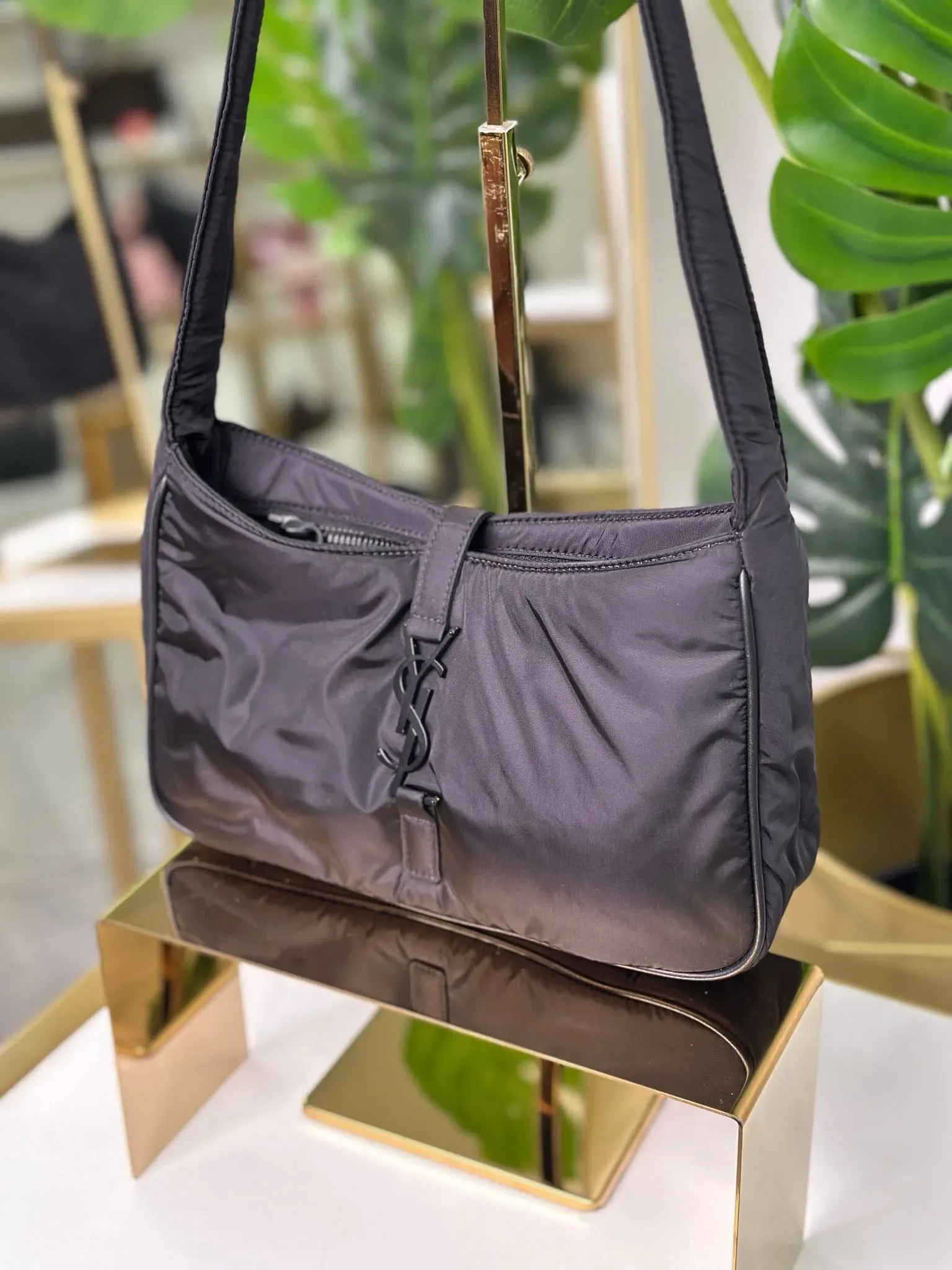 Saint Laurent 5 a 7 Nylon Negro Sin uso