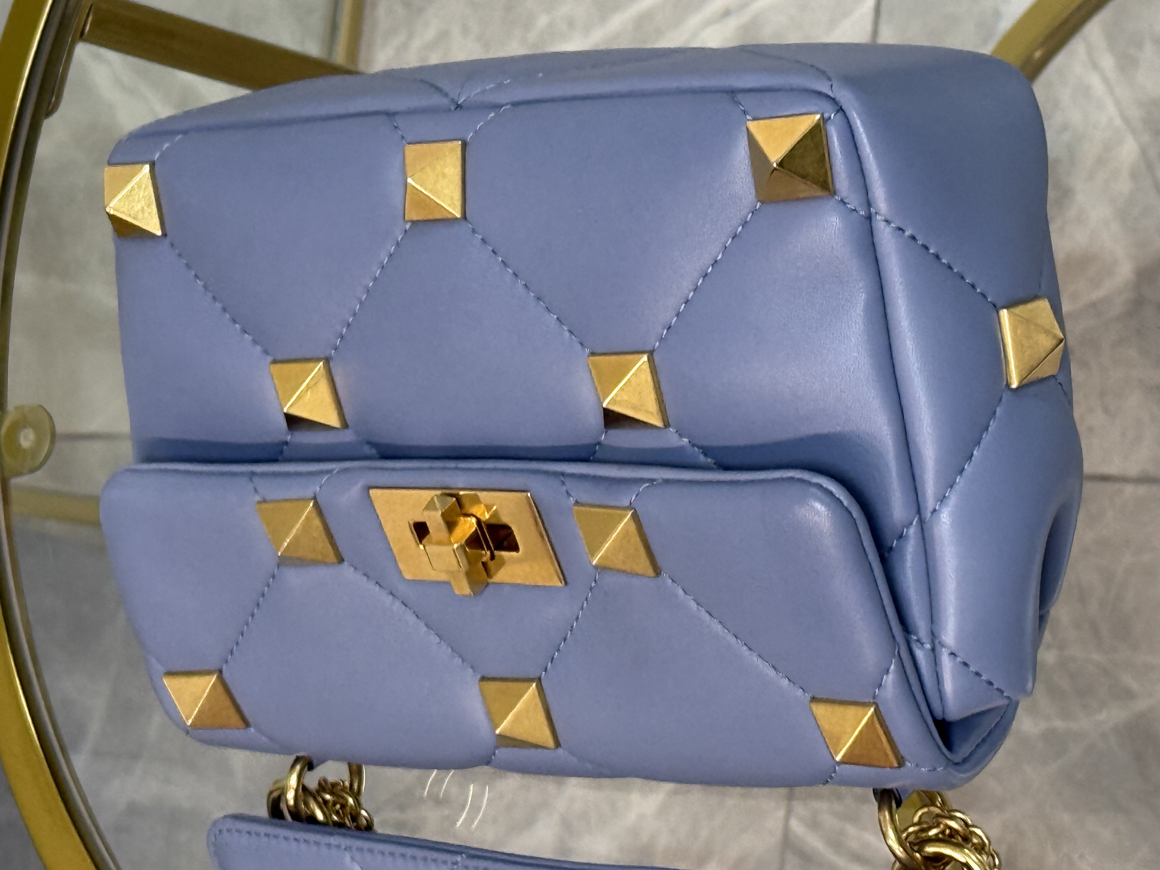 Valentino Roman Studs celeste mediano 