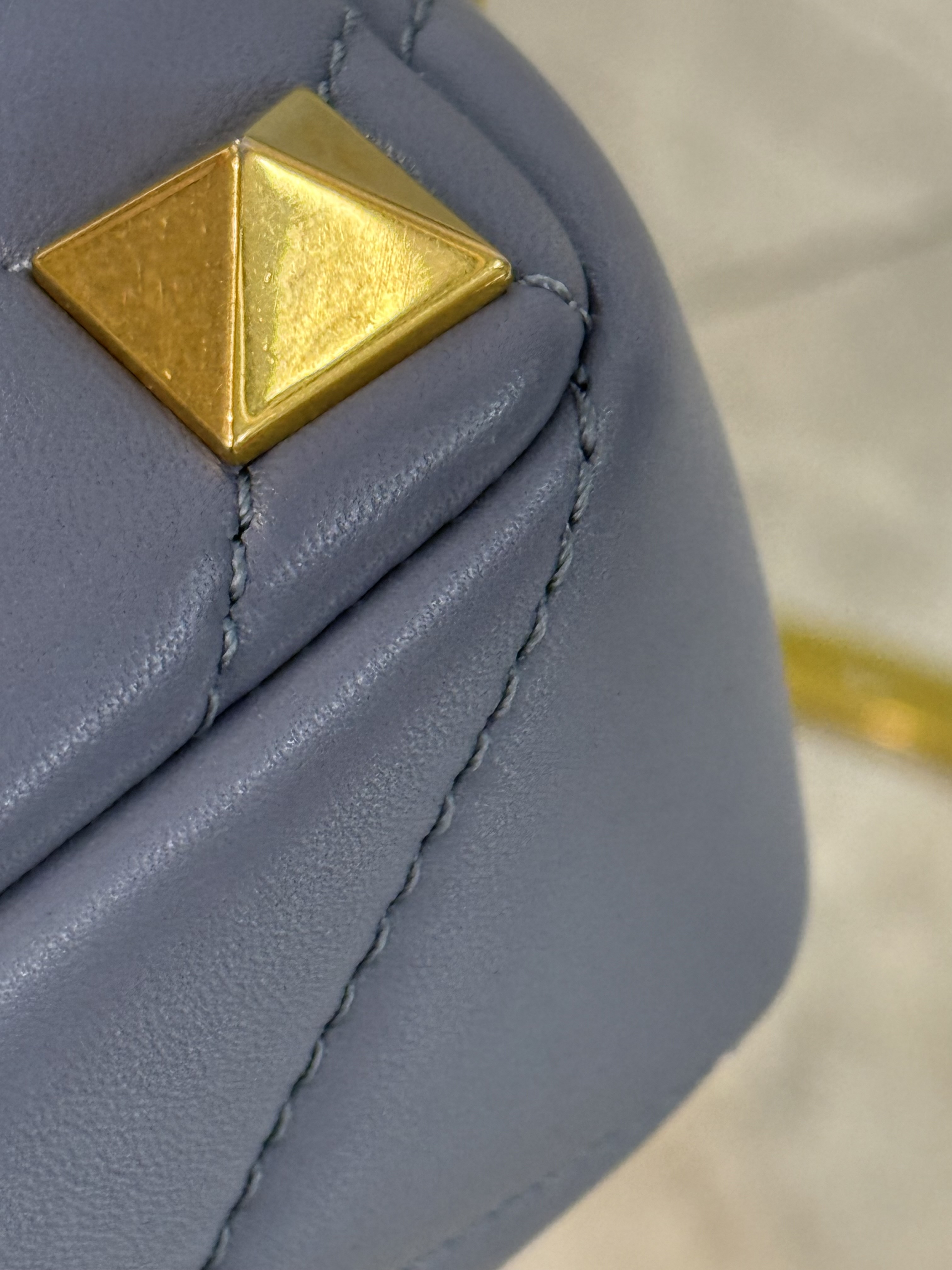 Valentino Roman Studs celeste mediano 