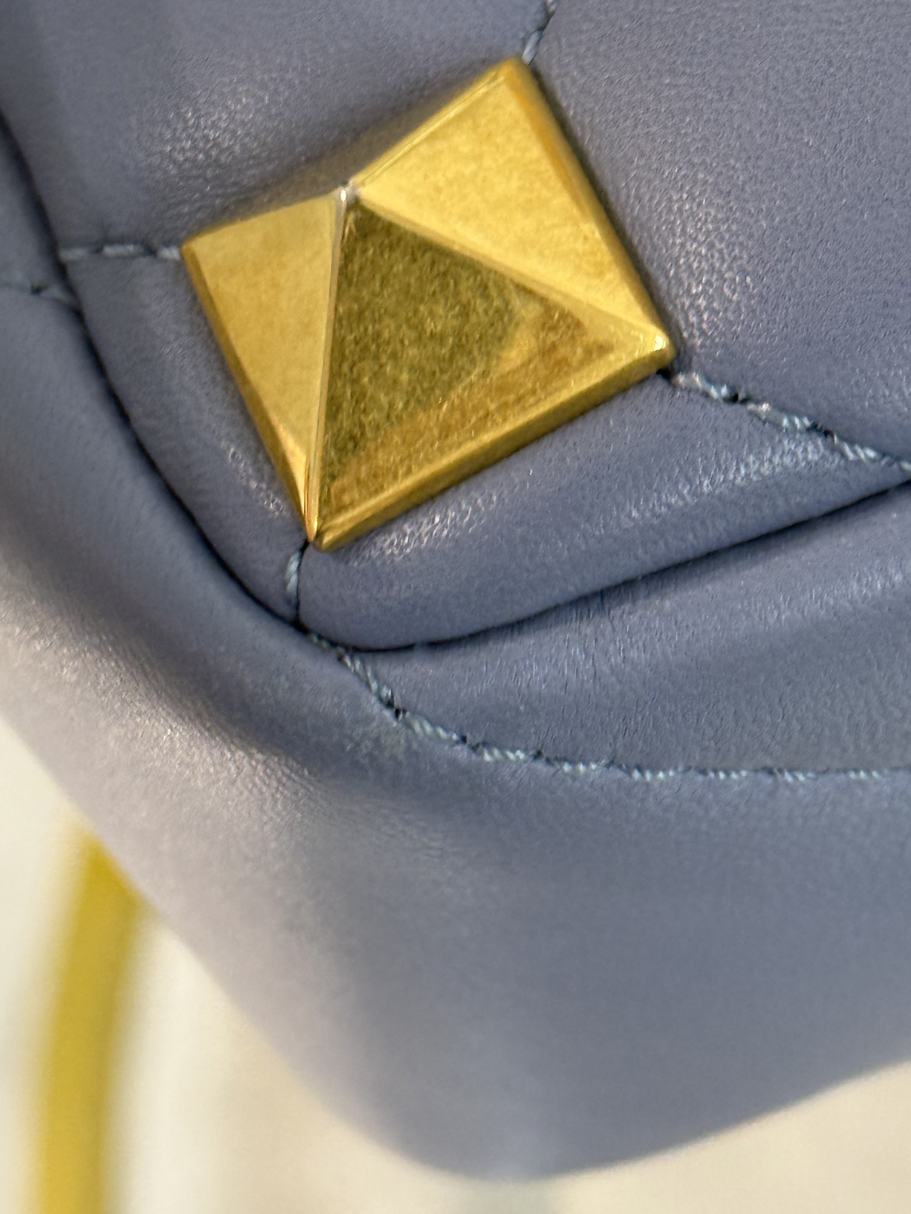 Valentino Roman Studs celeste mediano 