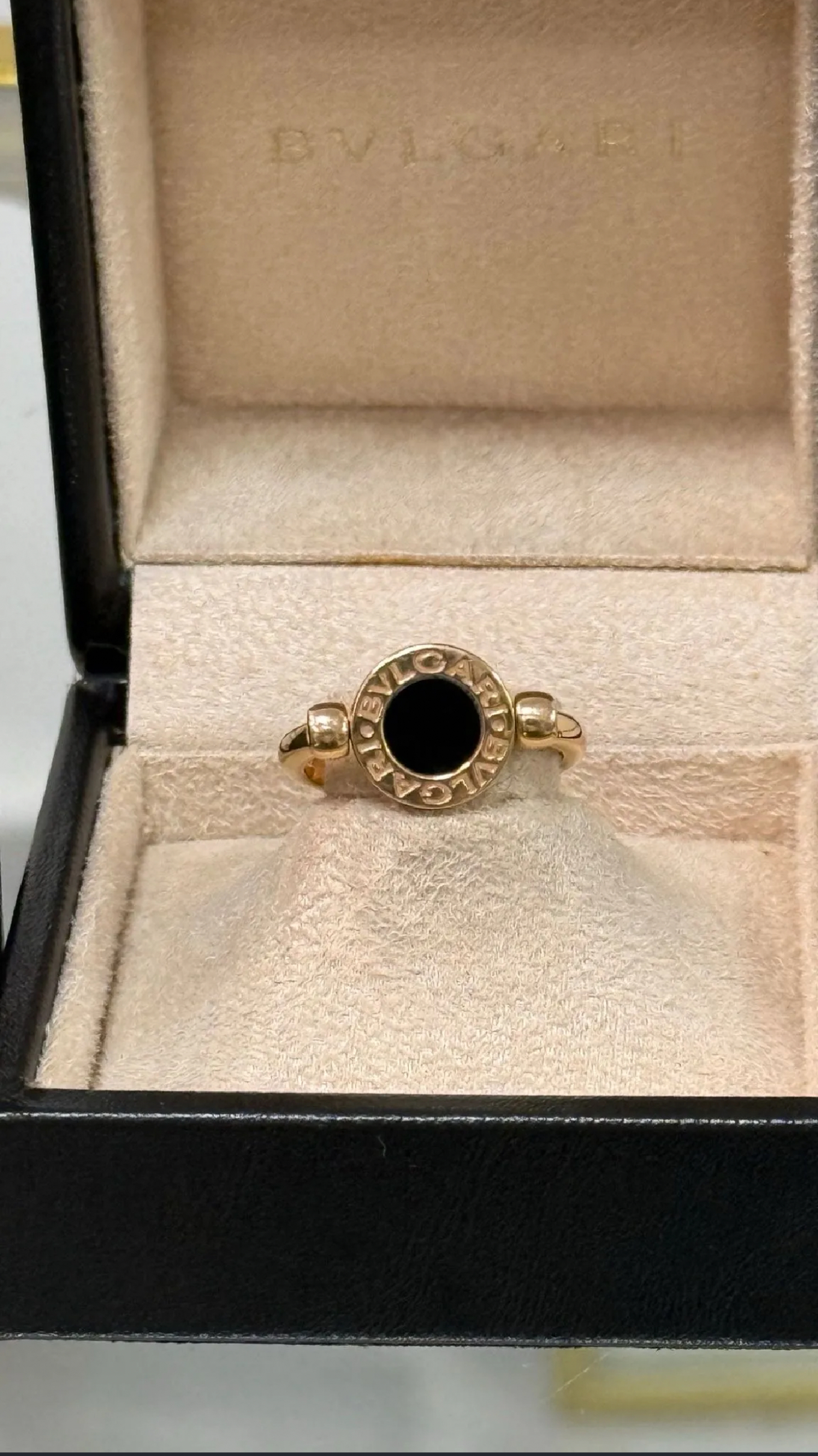 BVLGARI ANILLO ORO, ÓNIX Y MADREPERLA TALLA 5.5