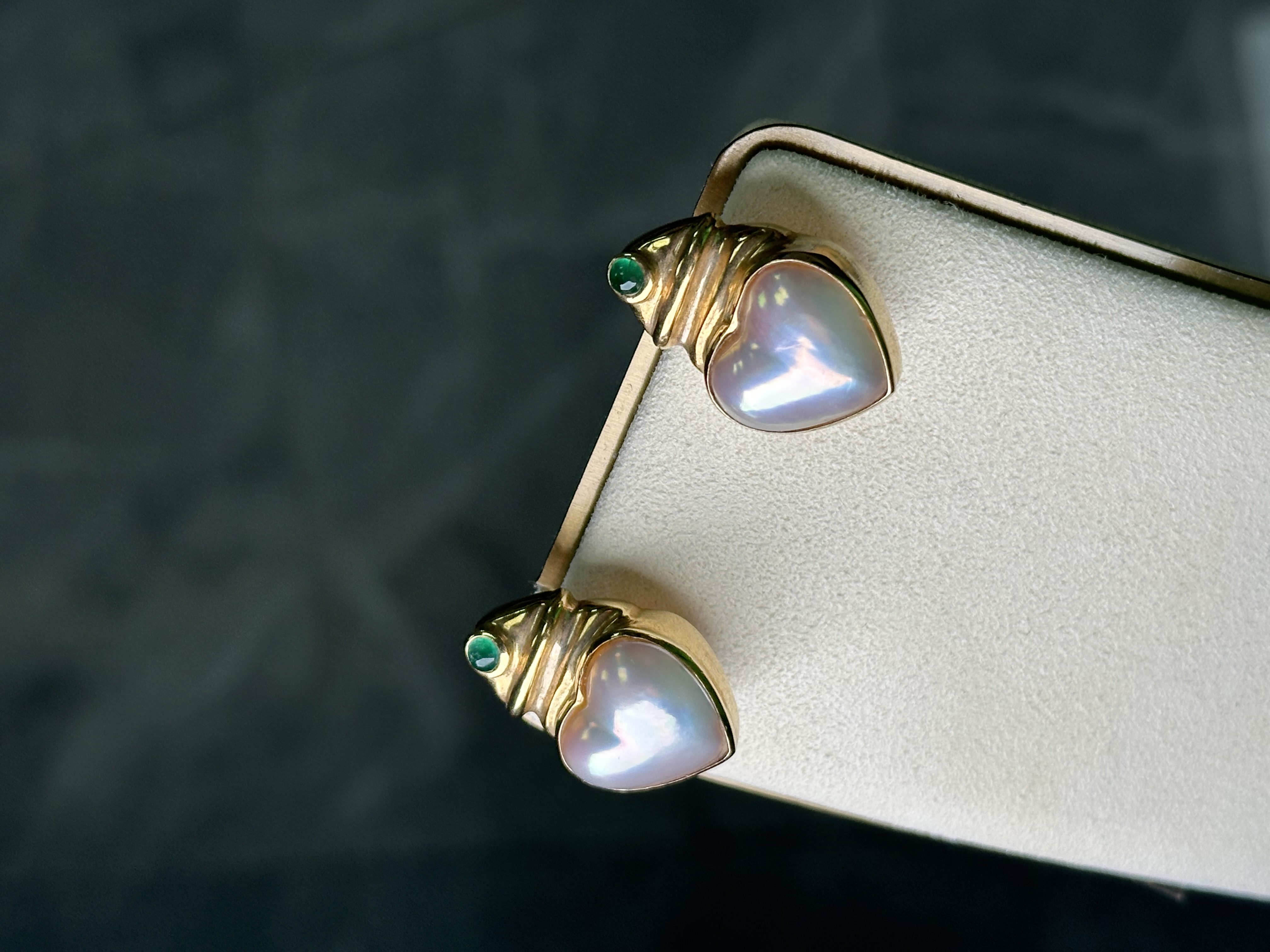 Aretes de oro 18k y madreperlas cultivadas y esmeraldas 