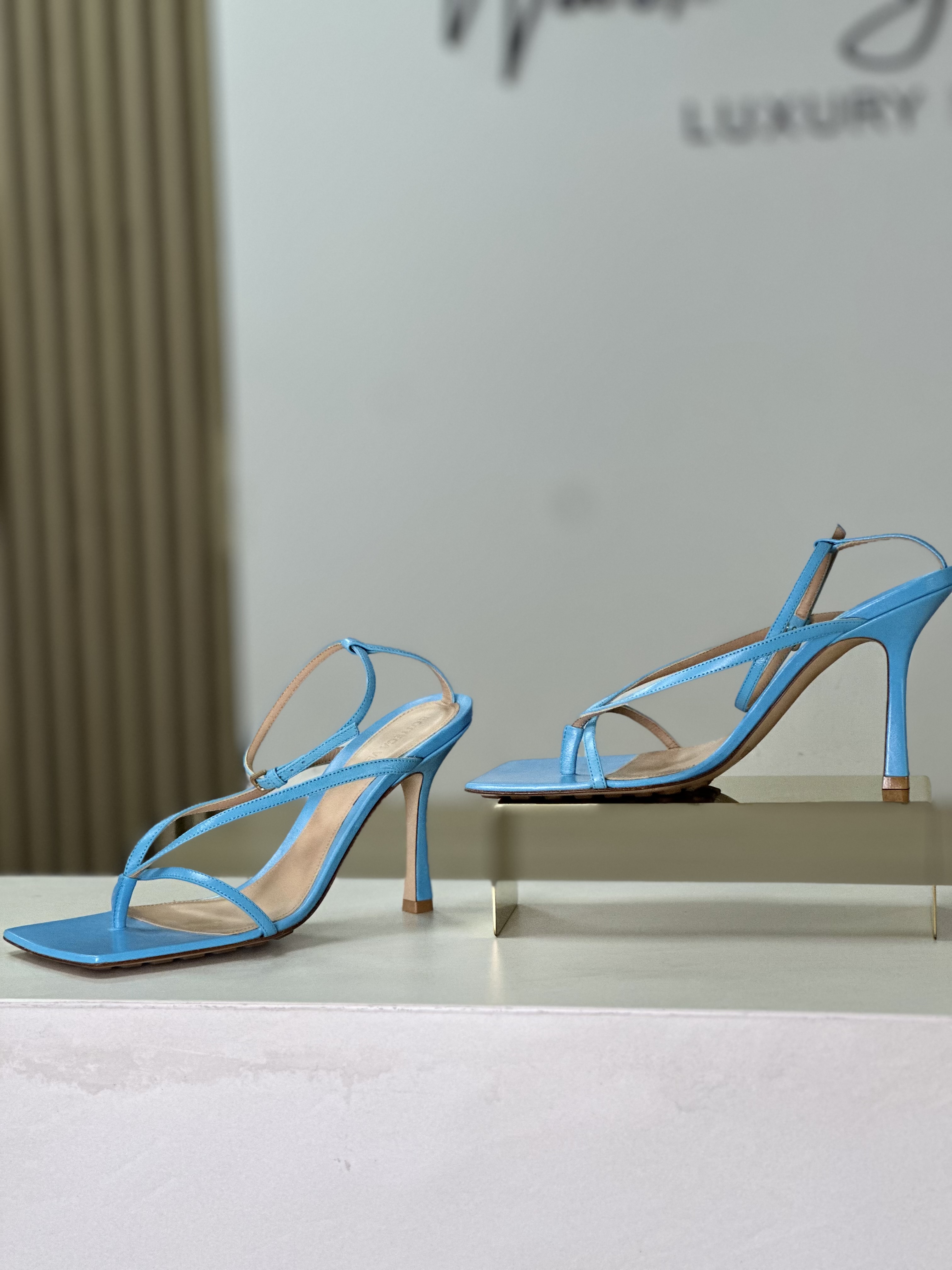 BOTTEGA VENETA TALLA 39 (7.5/8) TURQUESA
