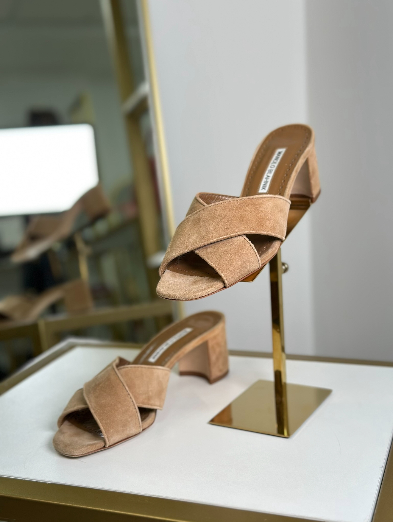 MANOLO BLAHNIK TALLA 38.5 (7/7.5) SIN USO