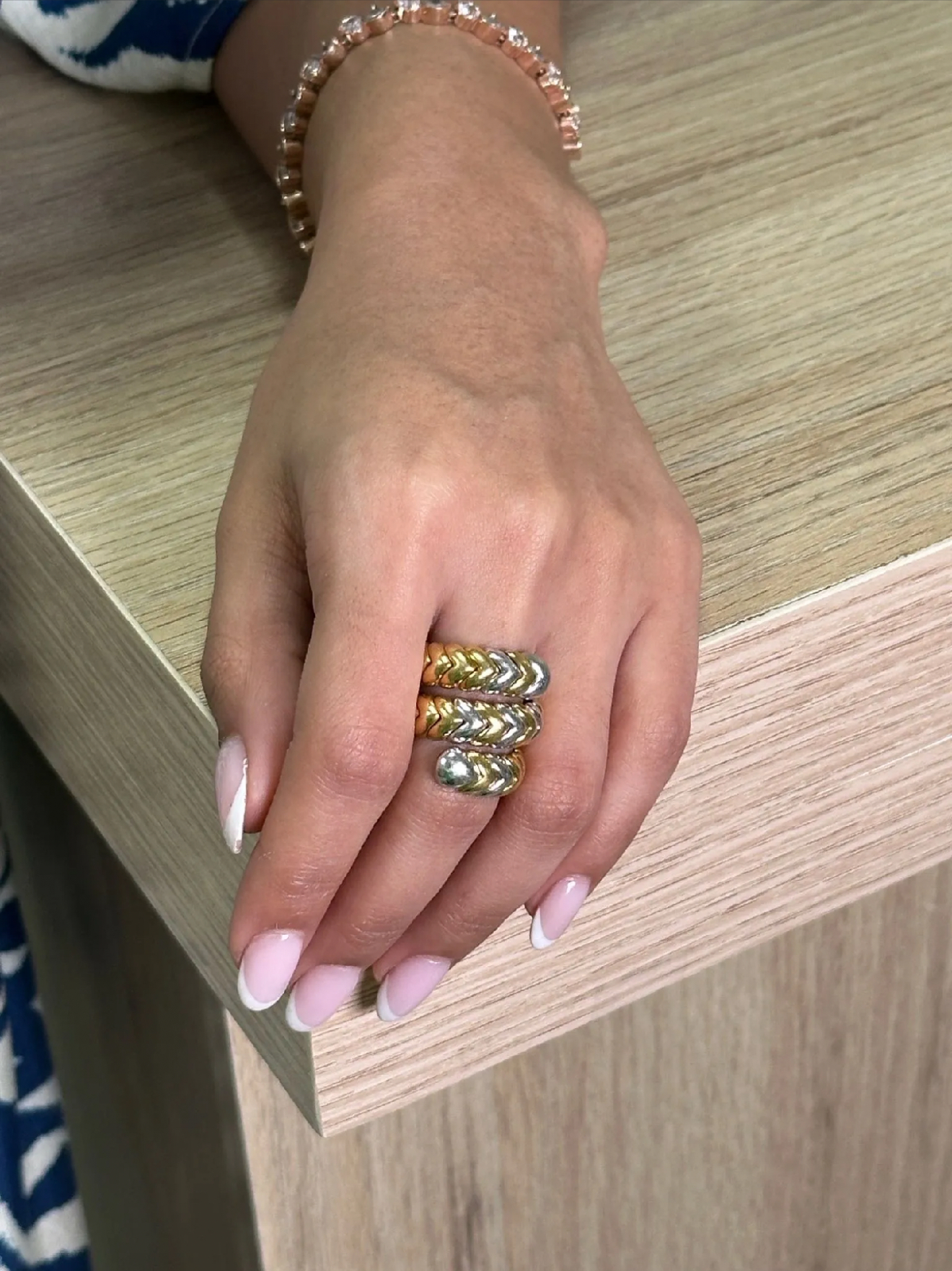 Anillo de oro 18k oro amarillo y blanco talla 6 25.8g.