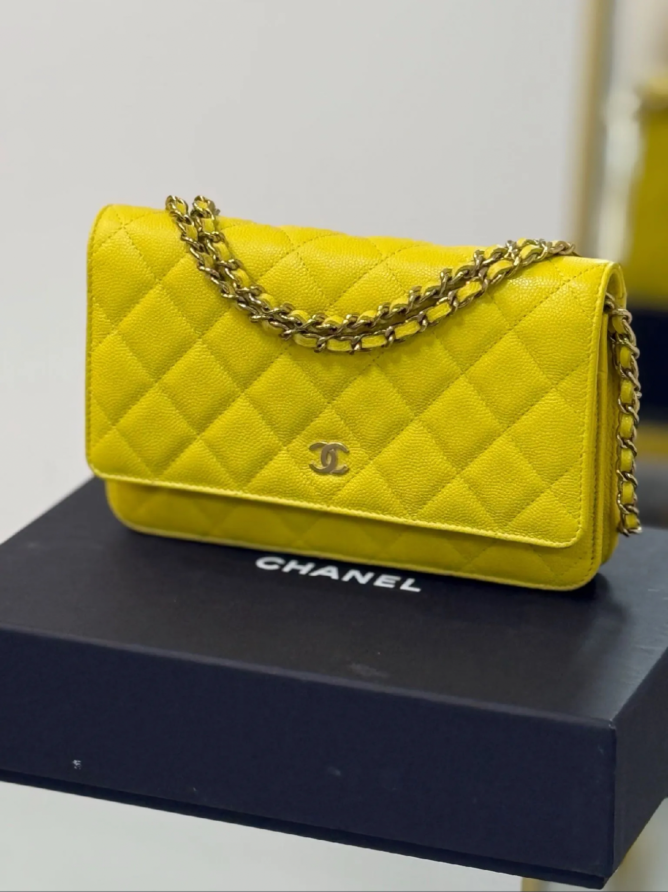 Chanel wallet on chain amarillo 