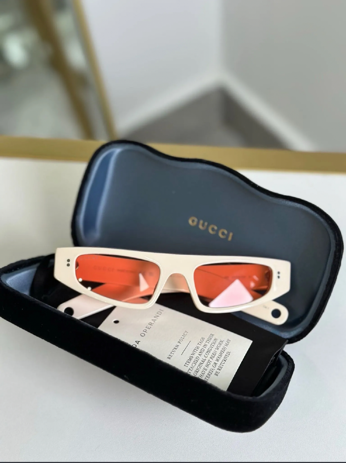 GUCCI SUNGLASSES SIN USO