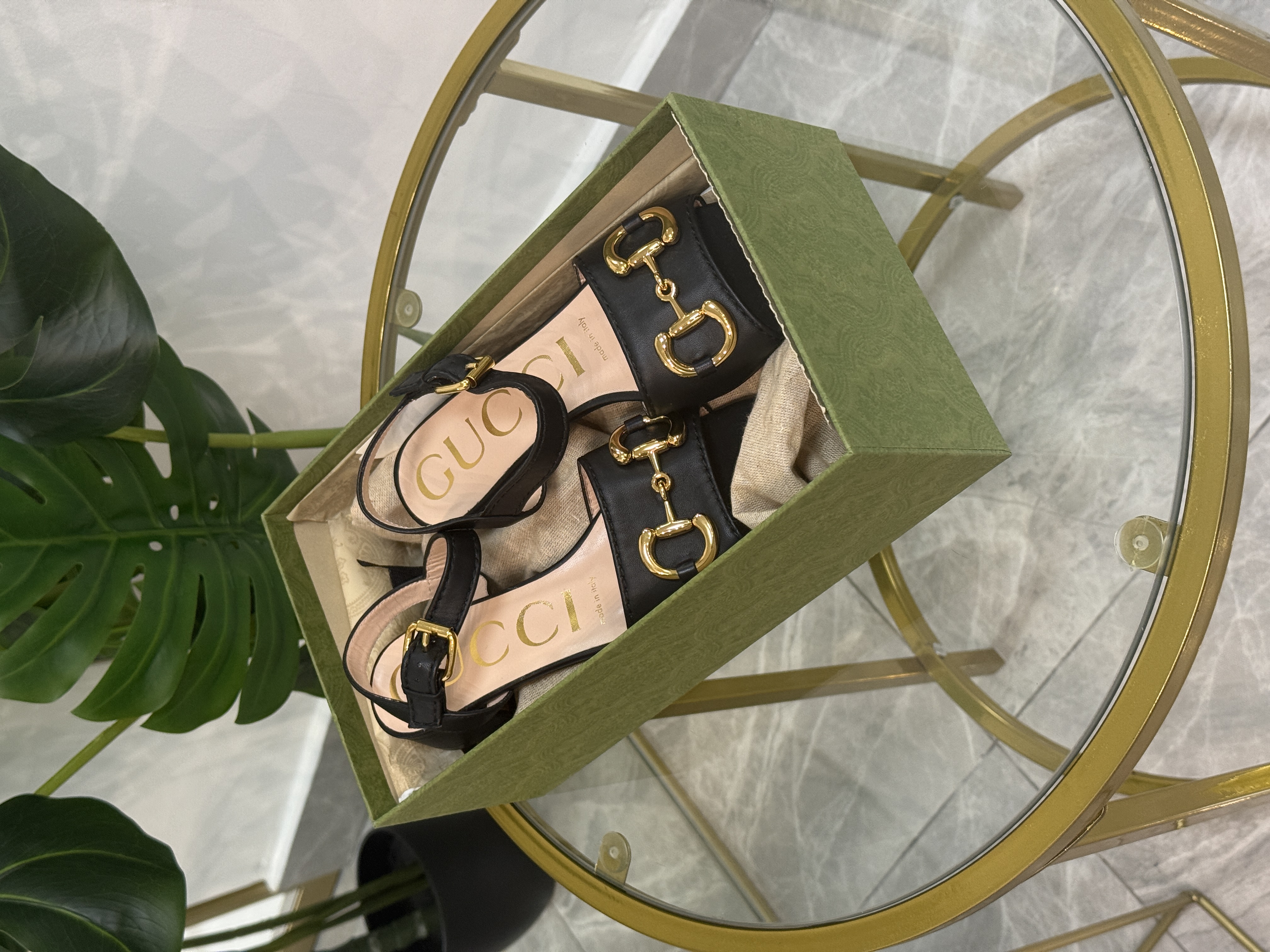 GUCCI SANDALS TALLA 35.5 (SIN USO)