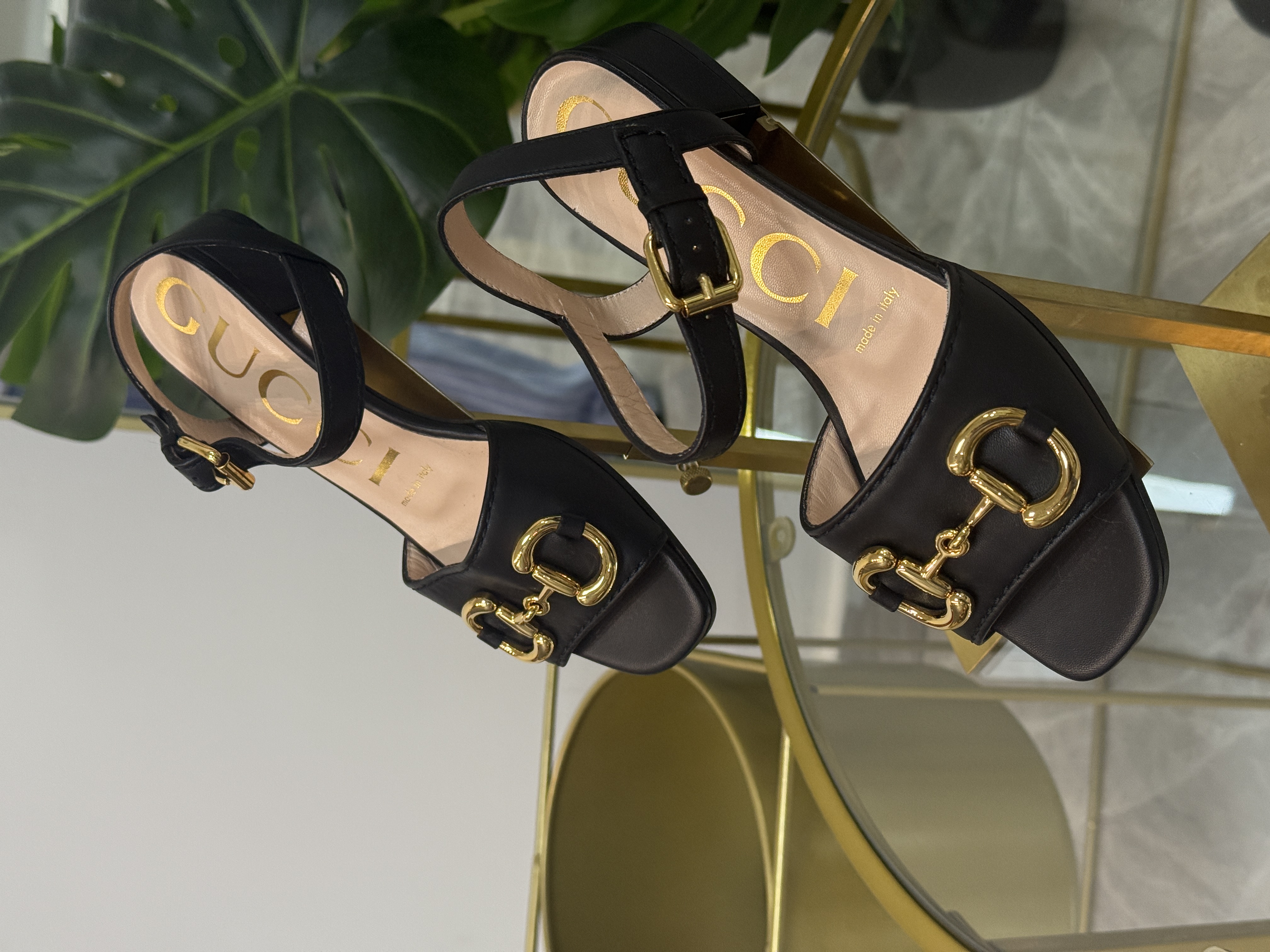 GUCCI SANDALS TALLA 35.5 (SIN USO)