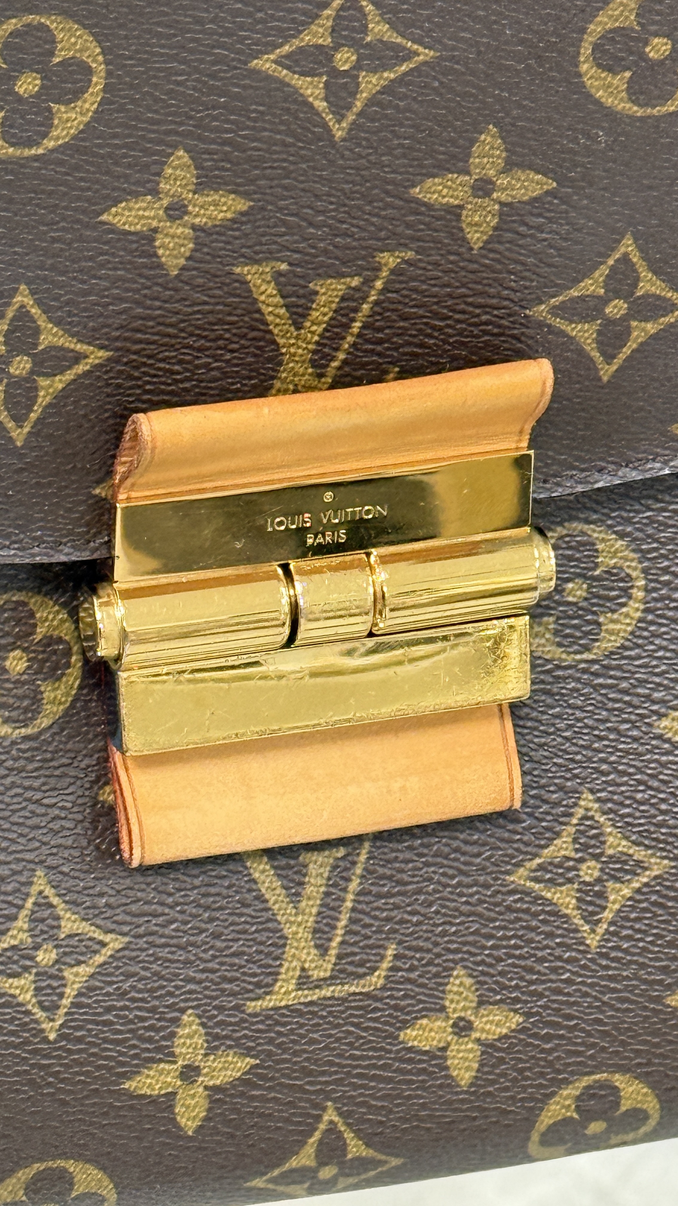 LOUIS VUITTON SHOULDER