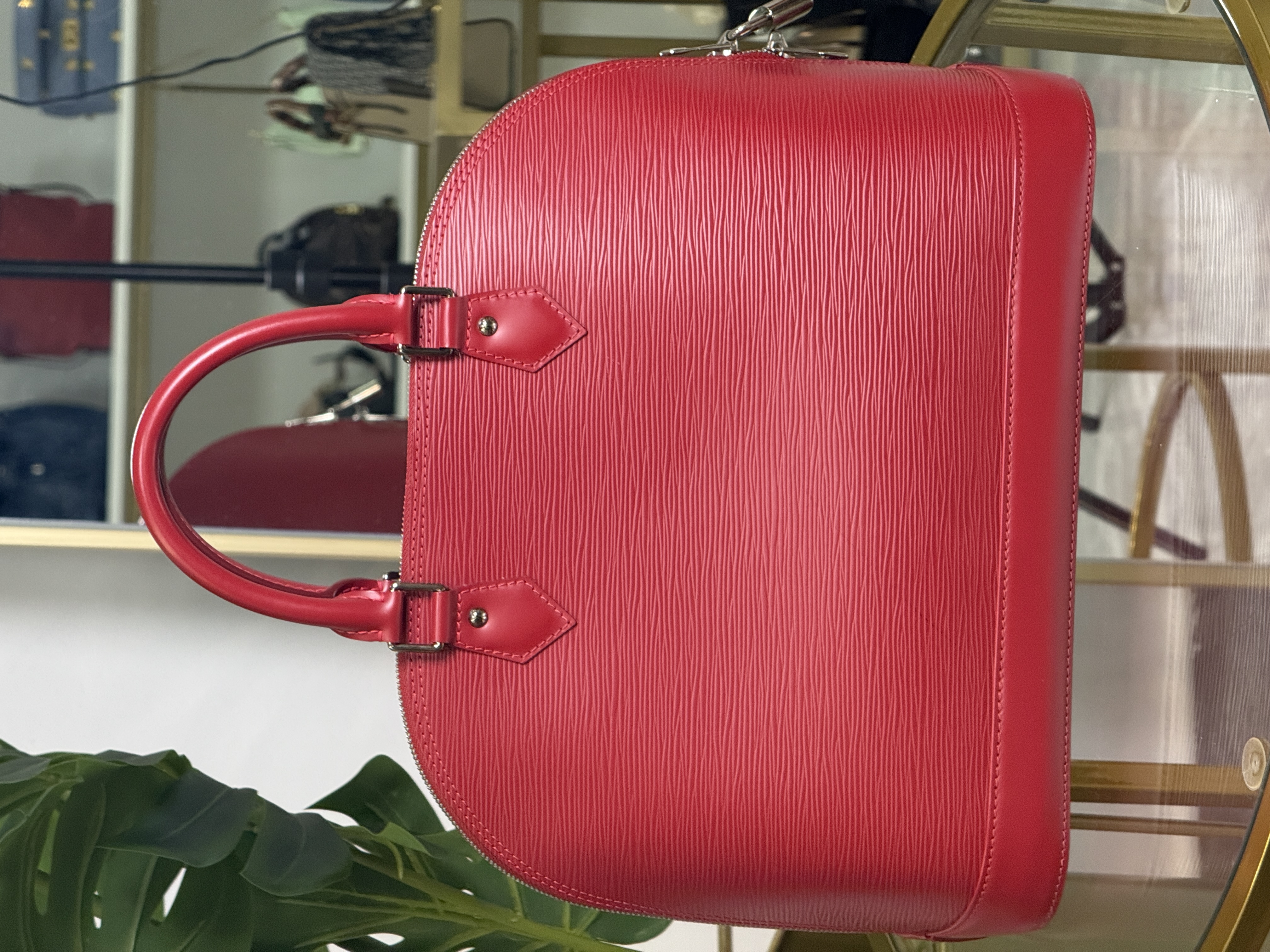 Louis Vuitton Alma mediano epi leather rojo