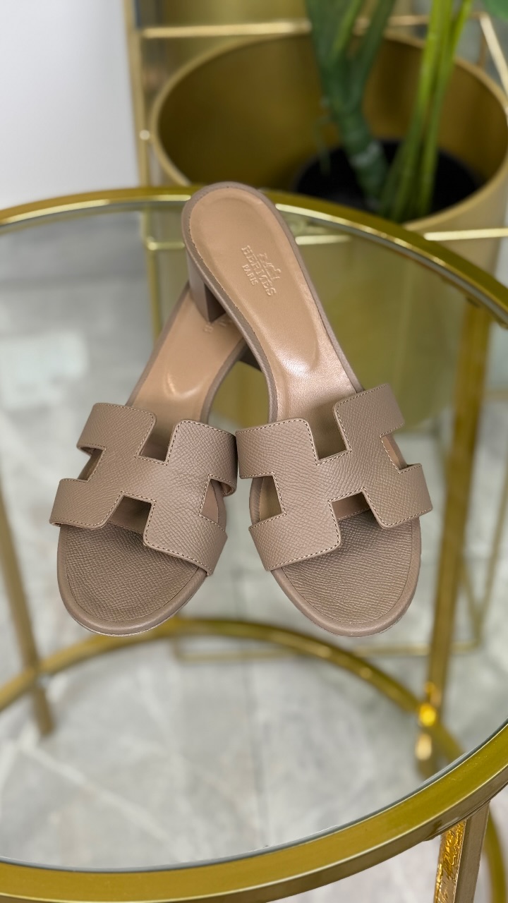 Hermès Oasis Sandals talla 39 (8.5)