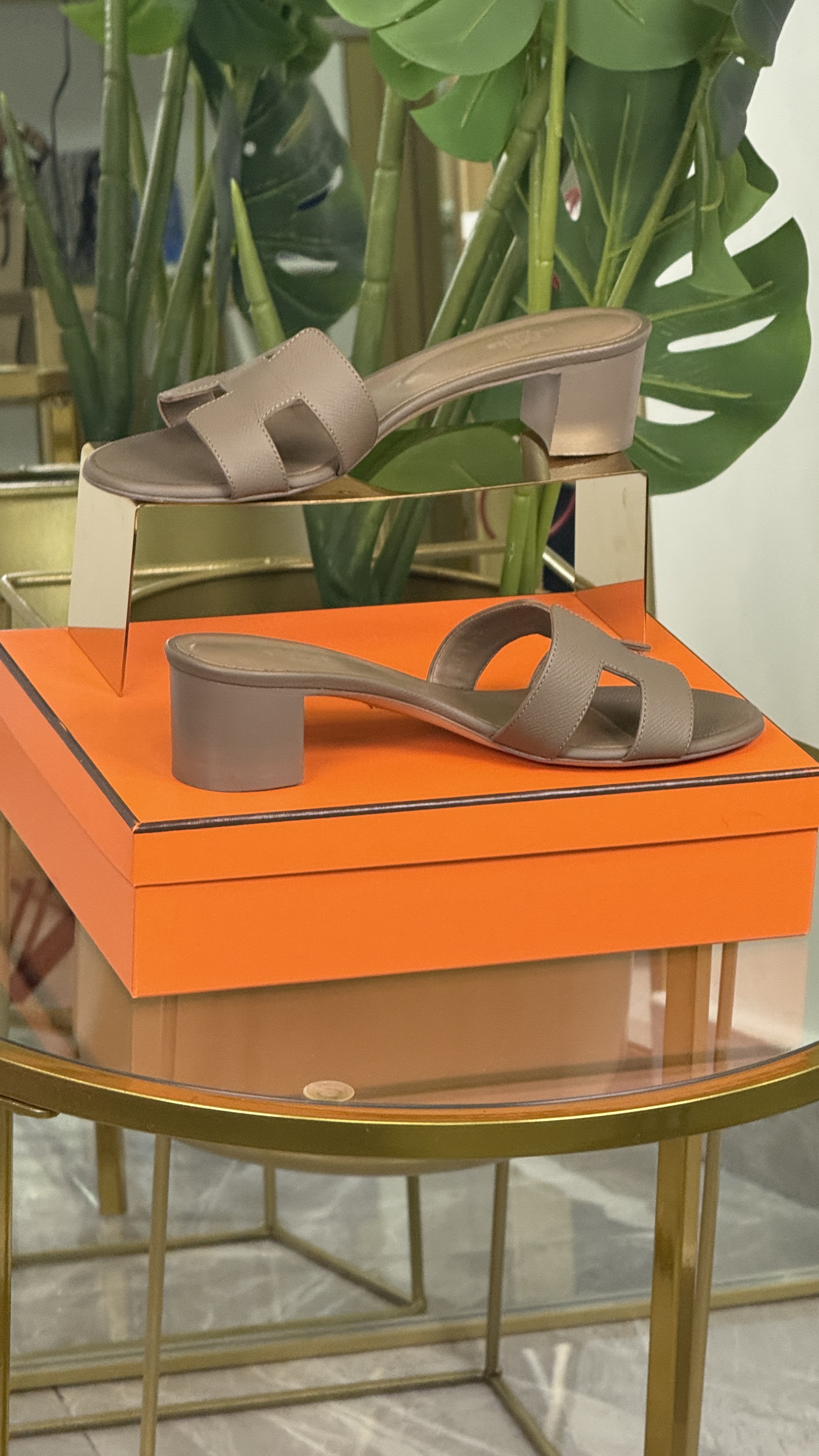 Hermès Oasis Sandals talla 39 (8.5)