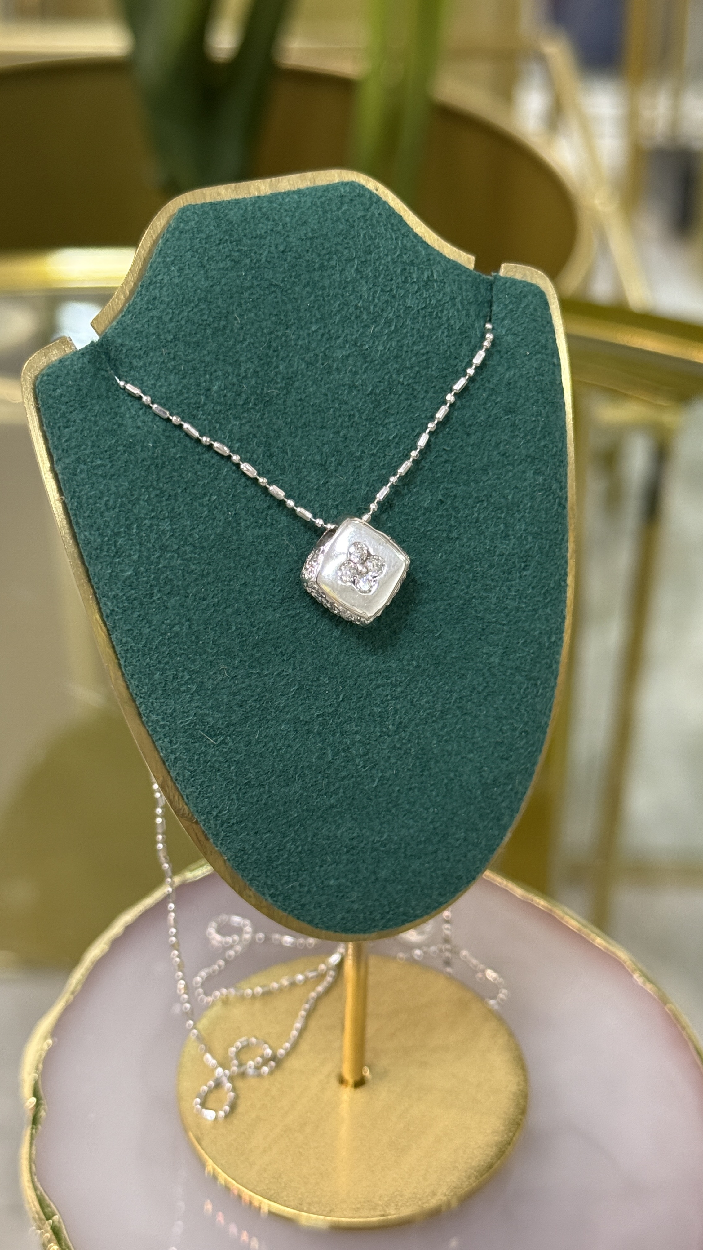 Collar y Dije Oro Blanco 18k  Diamantes .80 ct