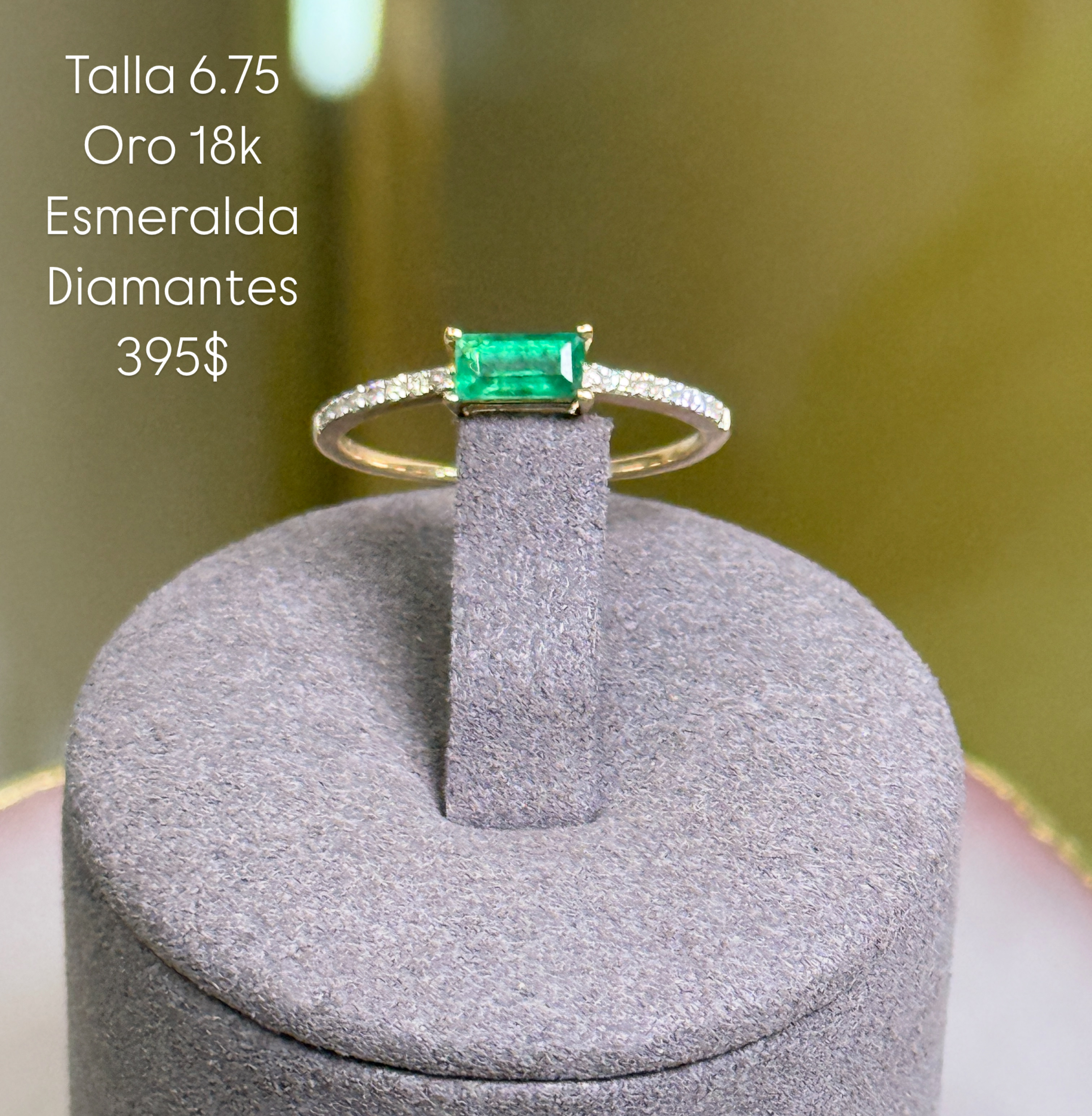 Anillo Oro 18K Esmeralda y Diamantes.35ct