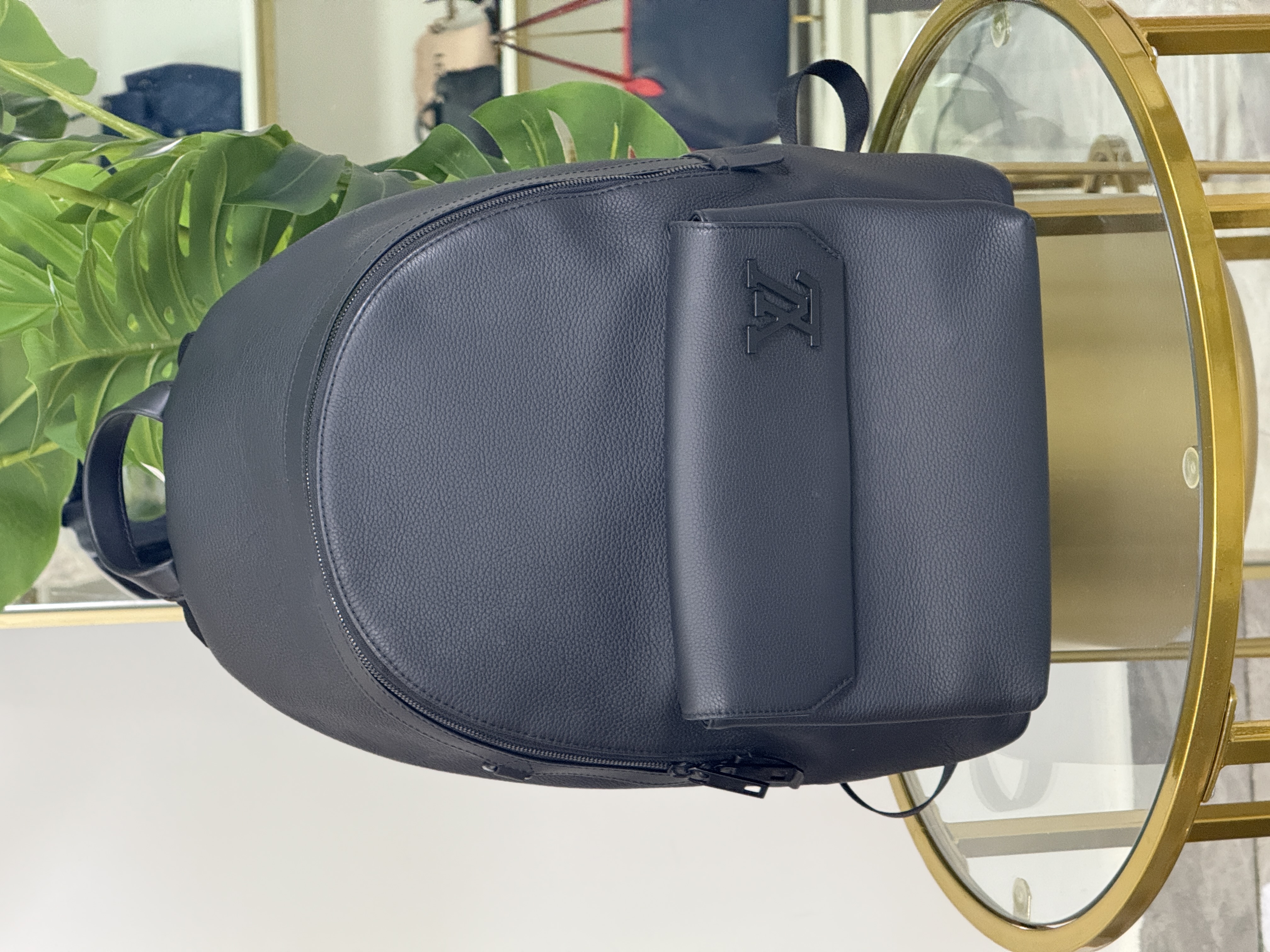 Louis Vuitton Back Pack Negro