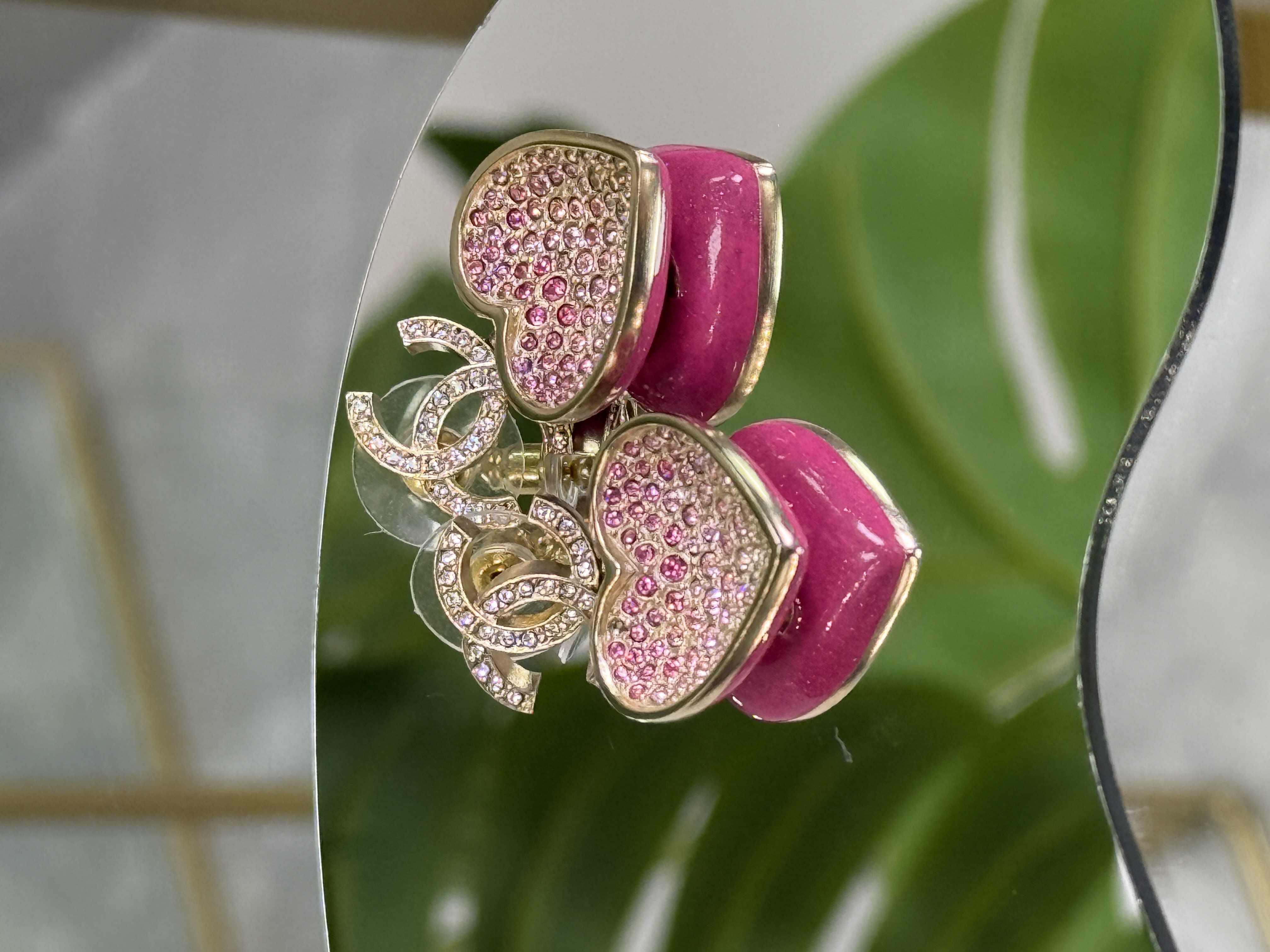 Chanel pendientes con diseño de corazón
