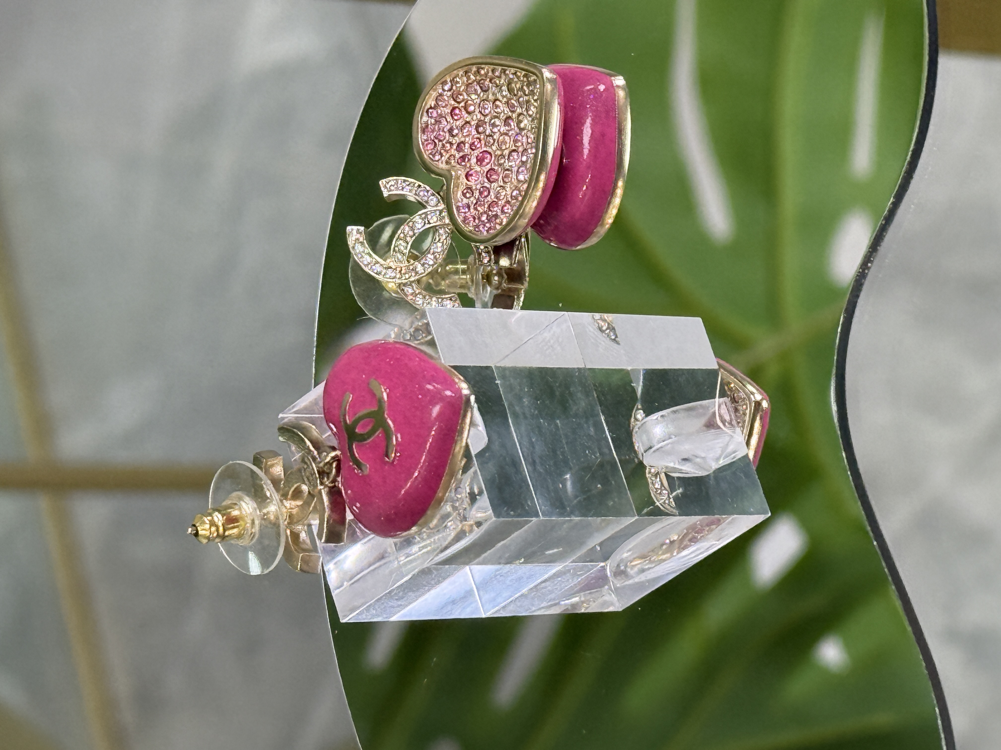 Chanel pendientes con diseño de corazón