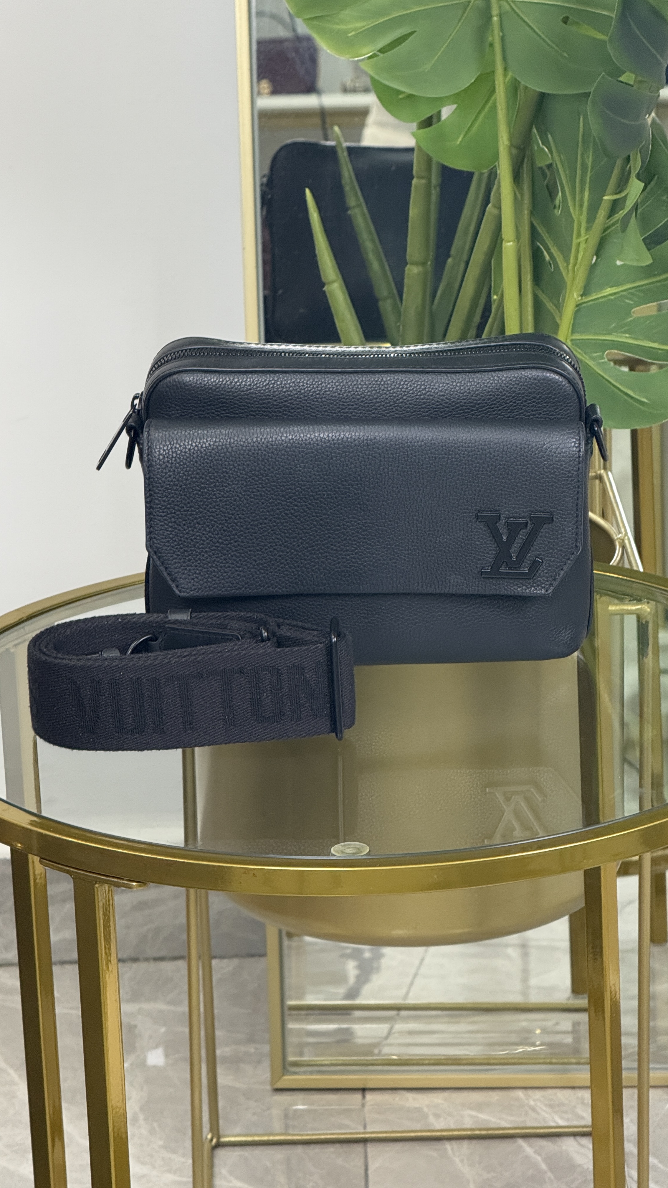 Louis Vuitton crossbody men 