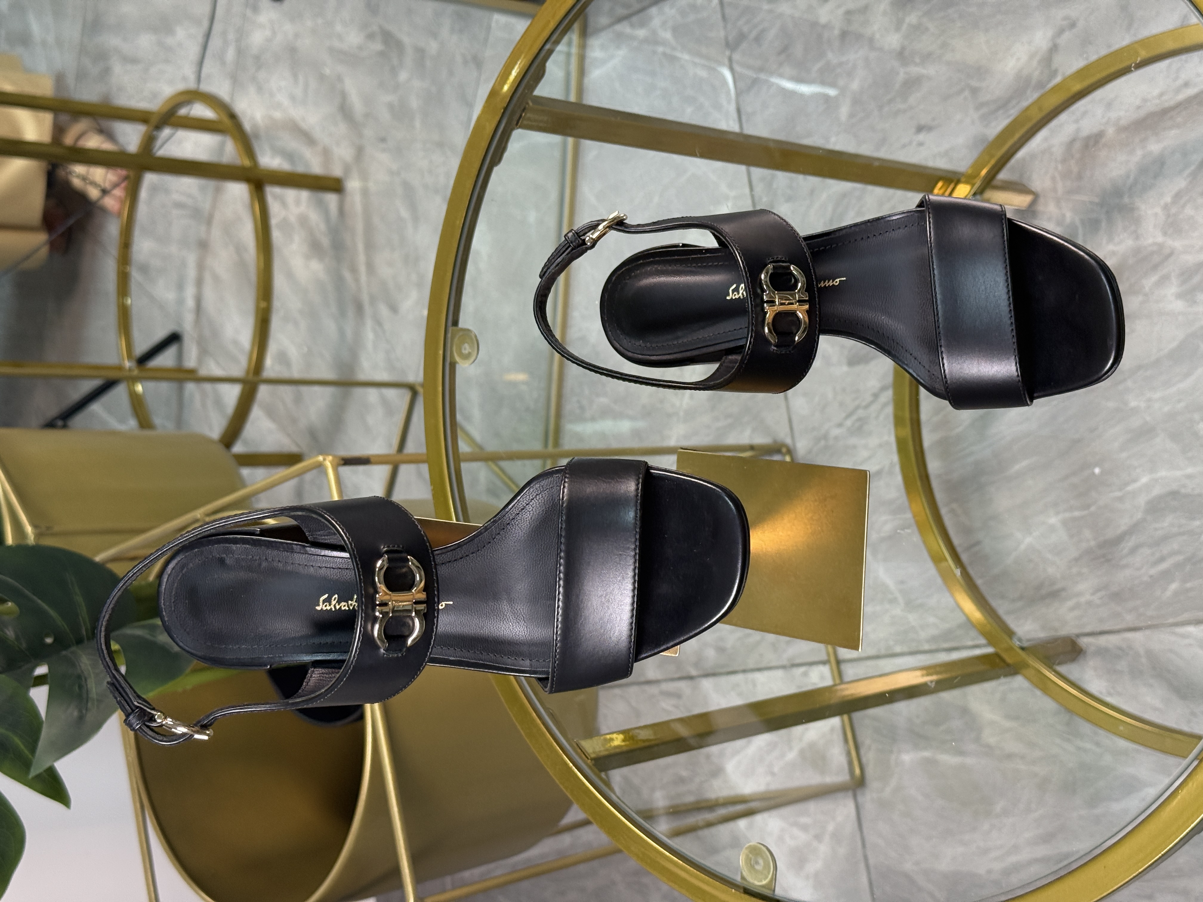 Ferragamo Sandals Talla 37