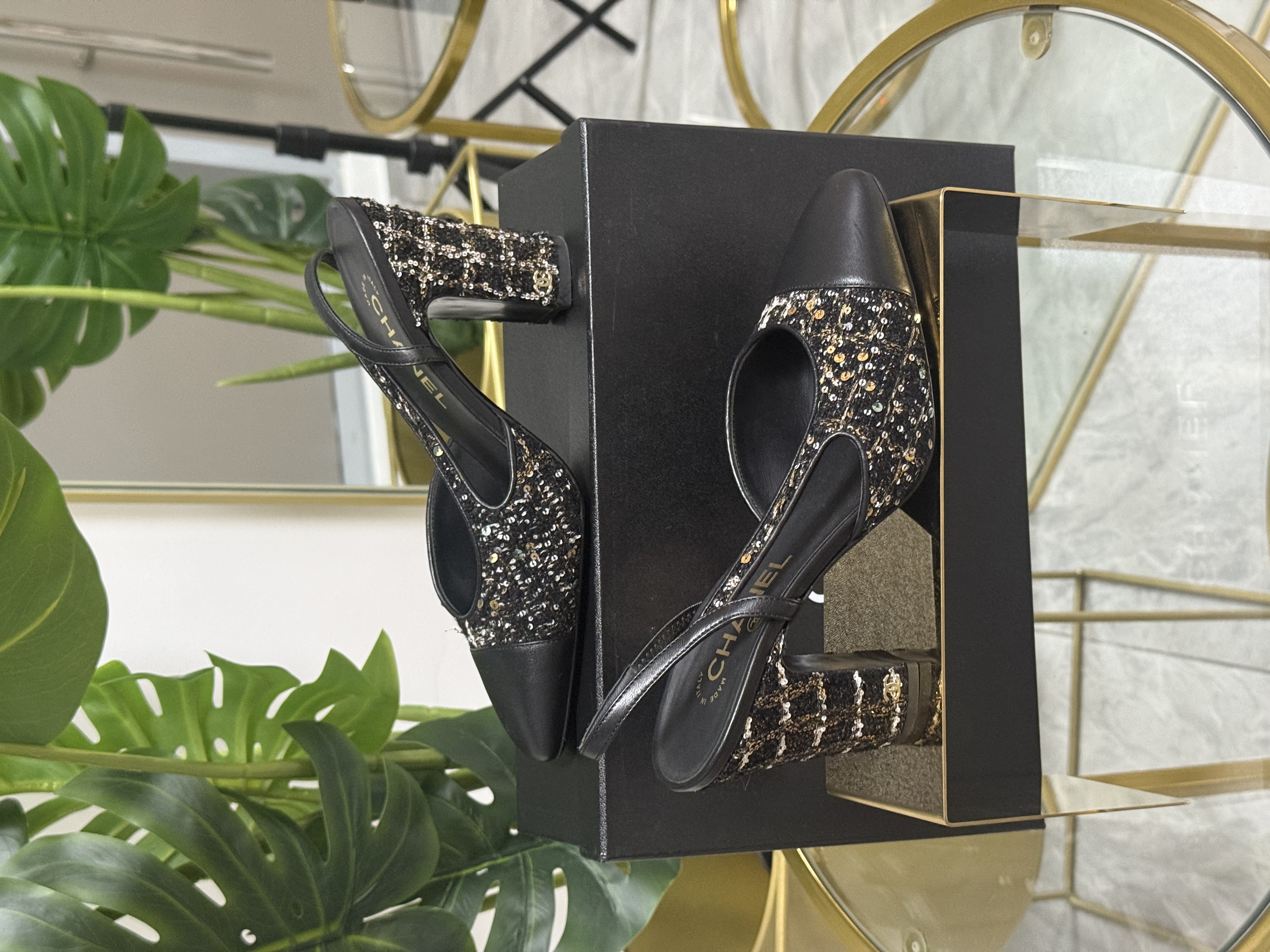 Chanel Classic Pumps Talla 38.5 (7.5)