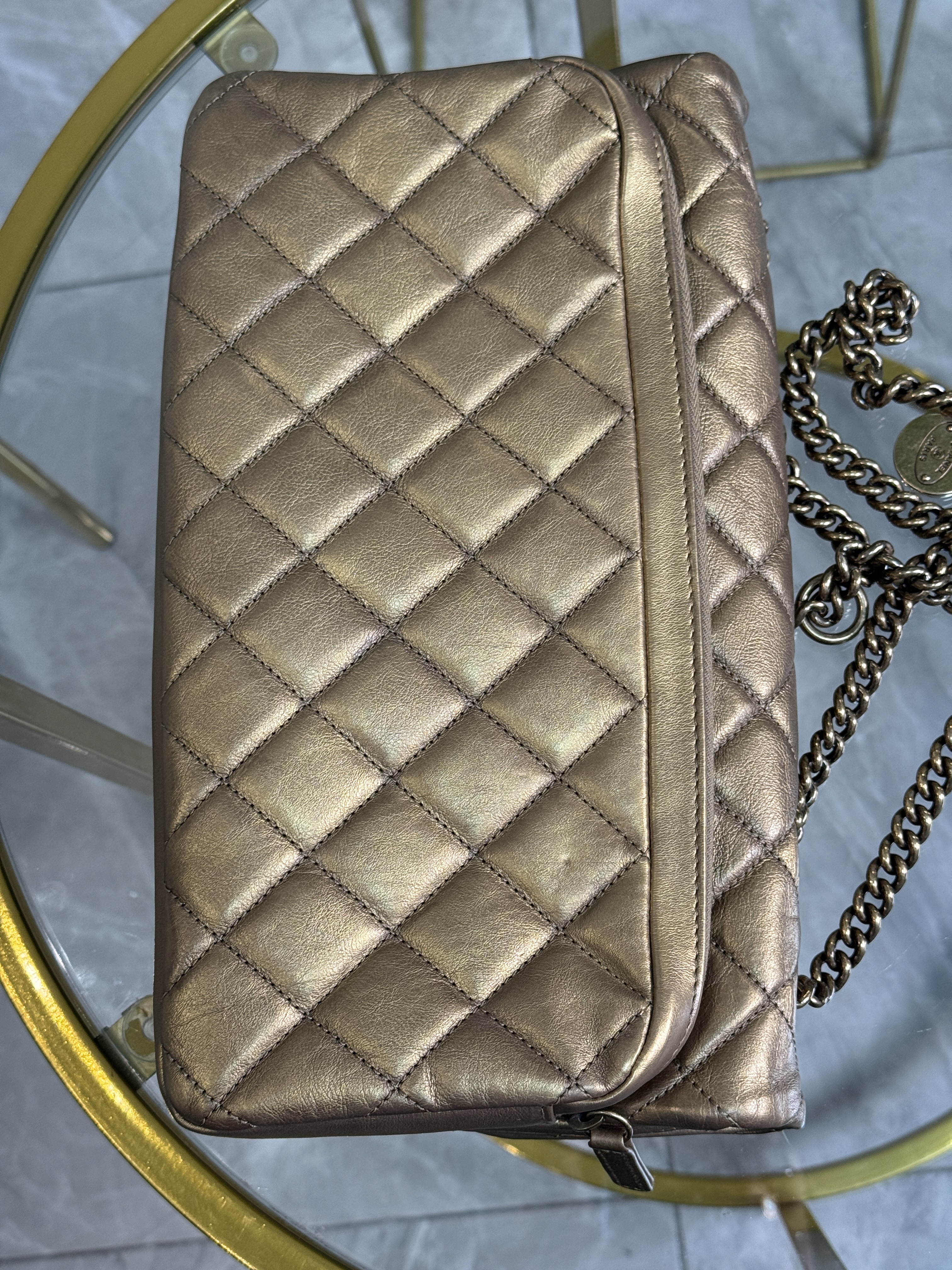 CHANEL SHOULDER DORADO