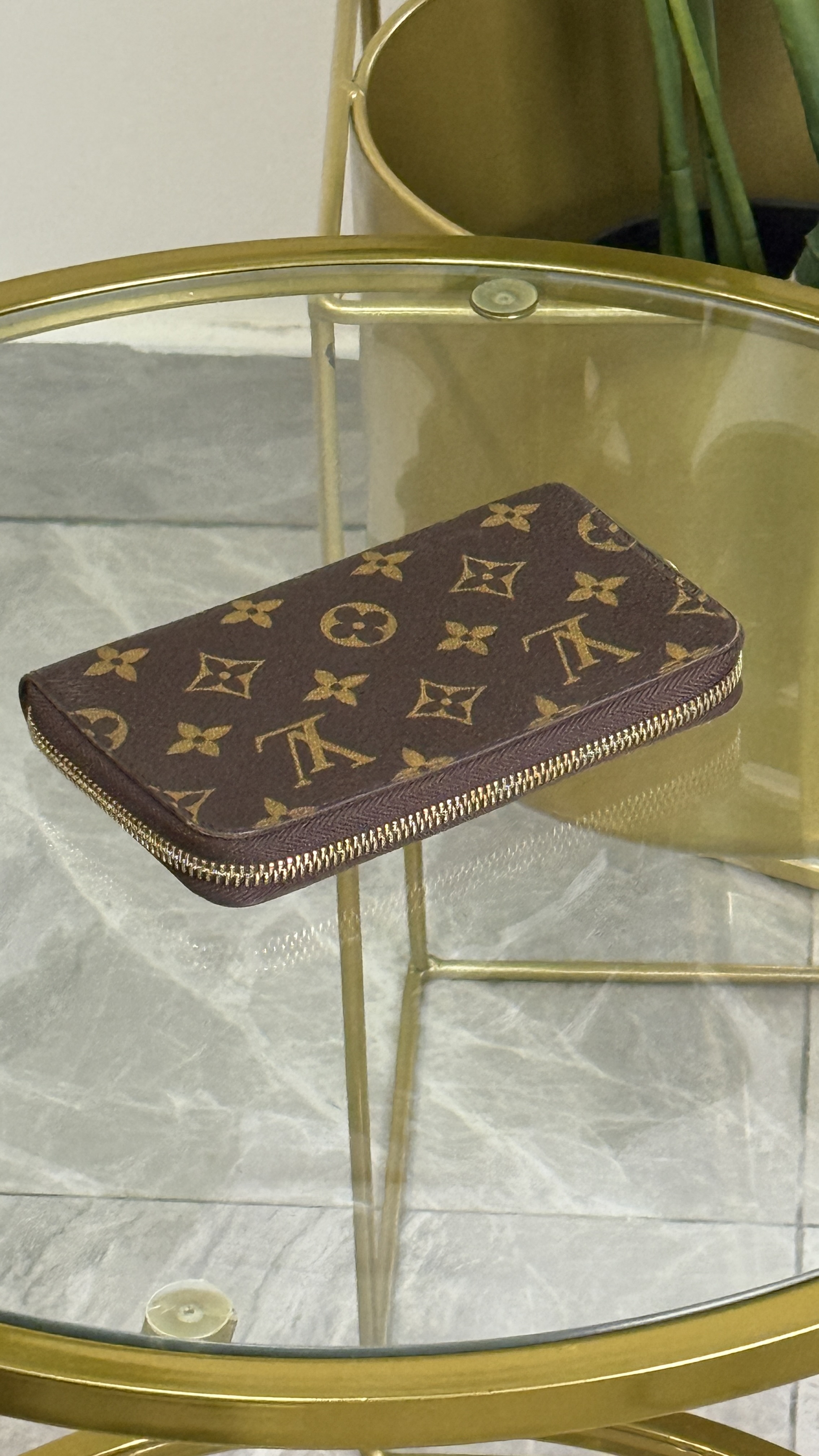Louis Vuitton Zippy Wallet M