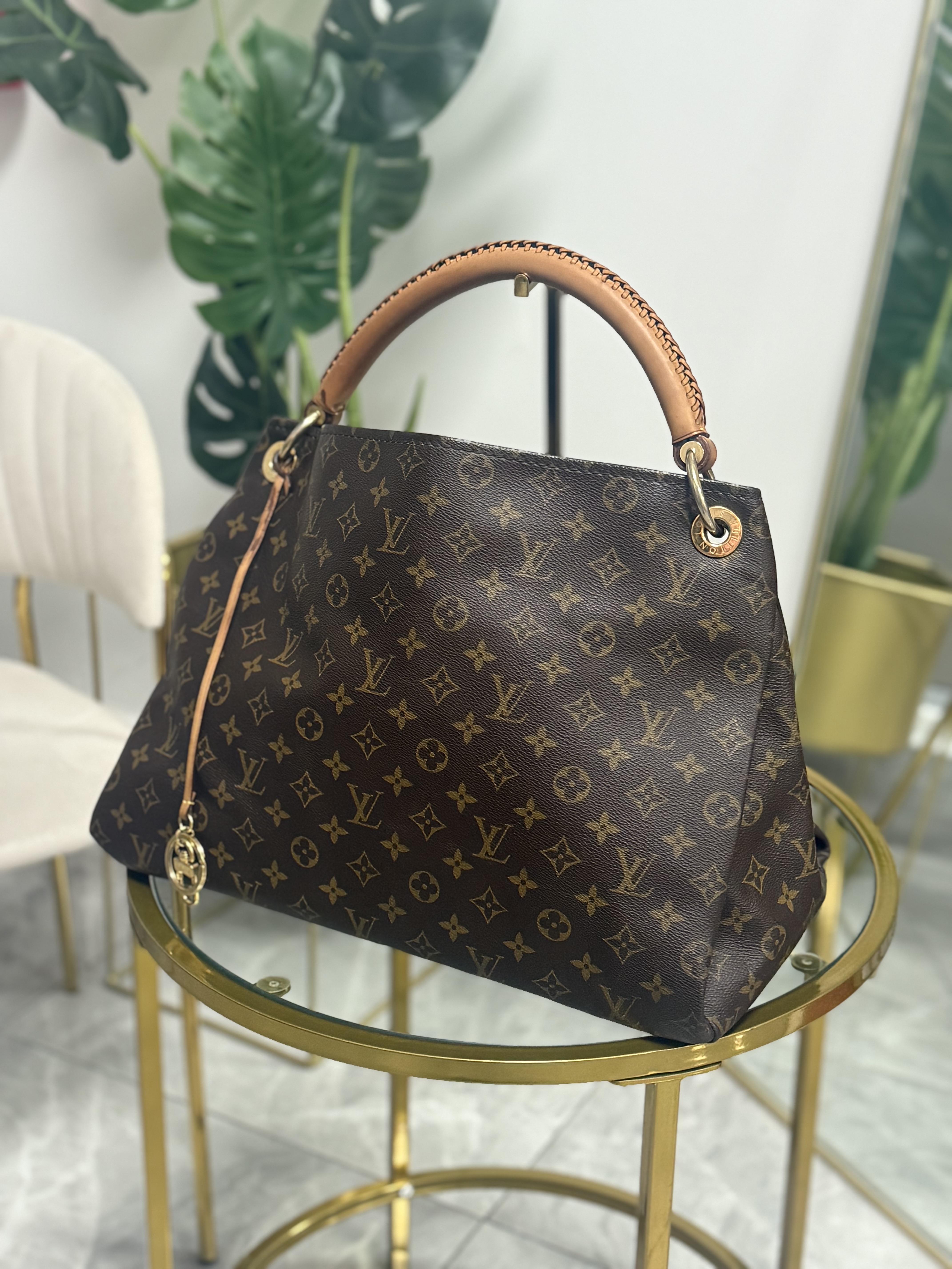 Louis Vuitton Artsy M