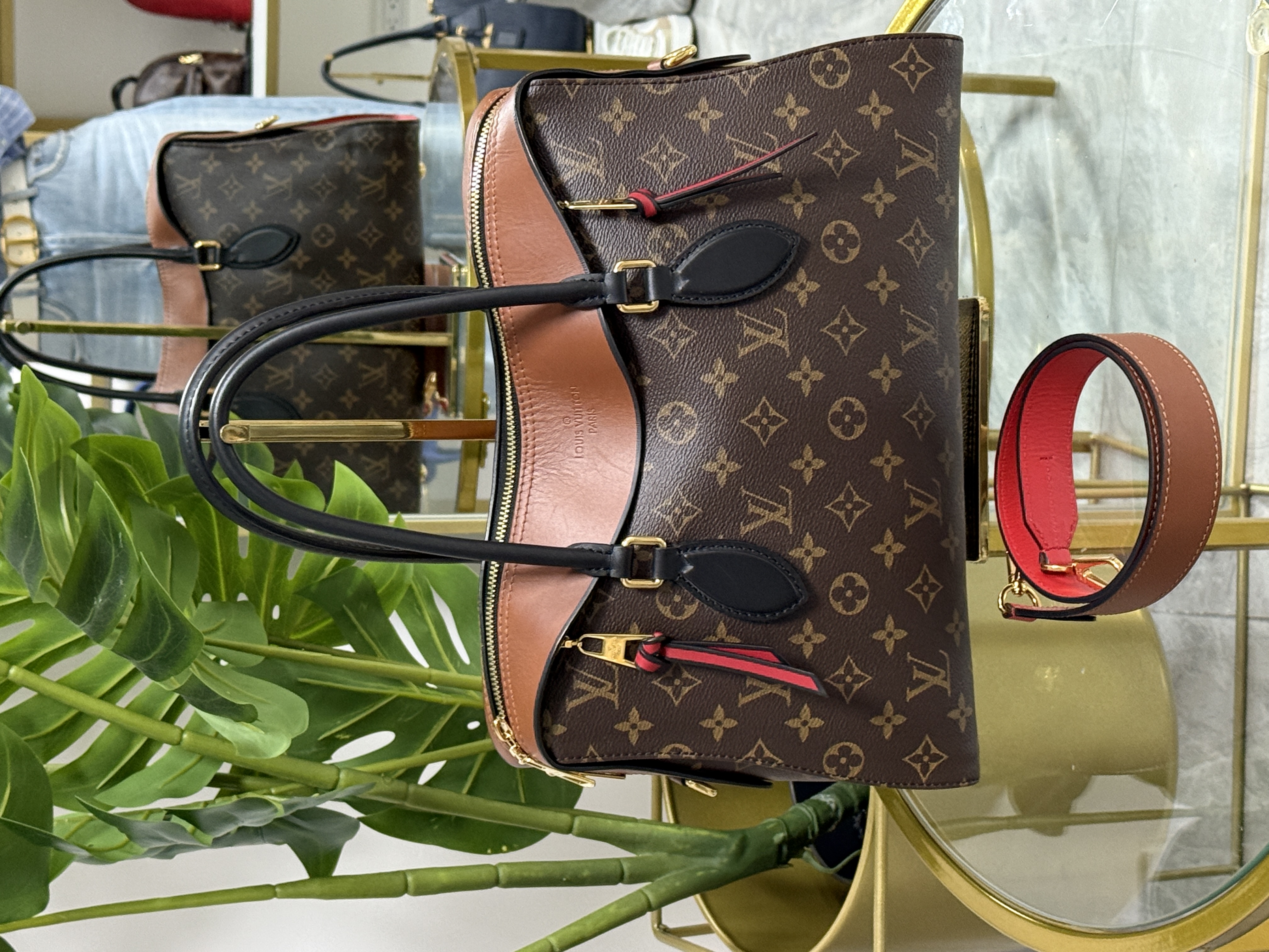 Louis Vuitton Tote.  Incluye Strap