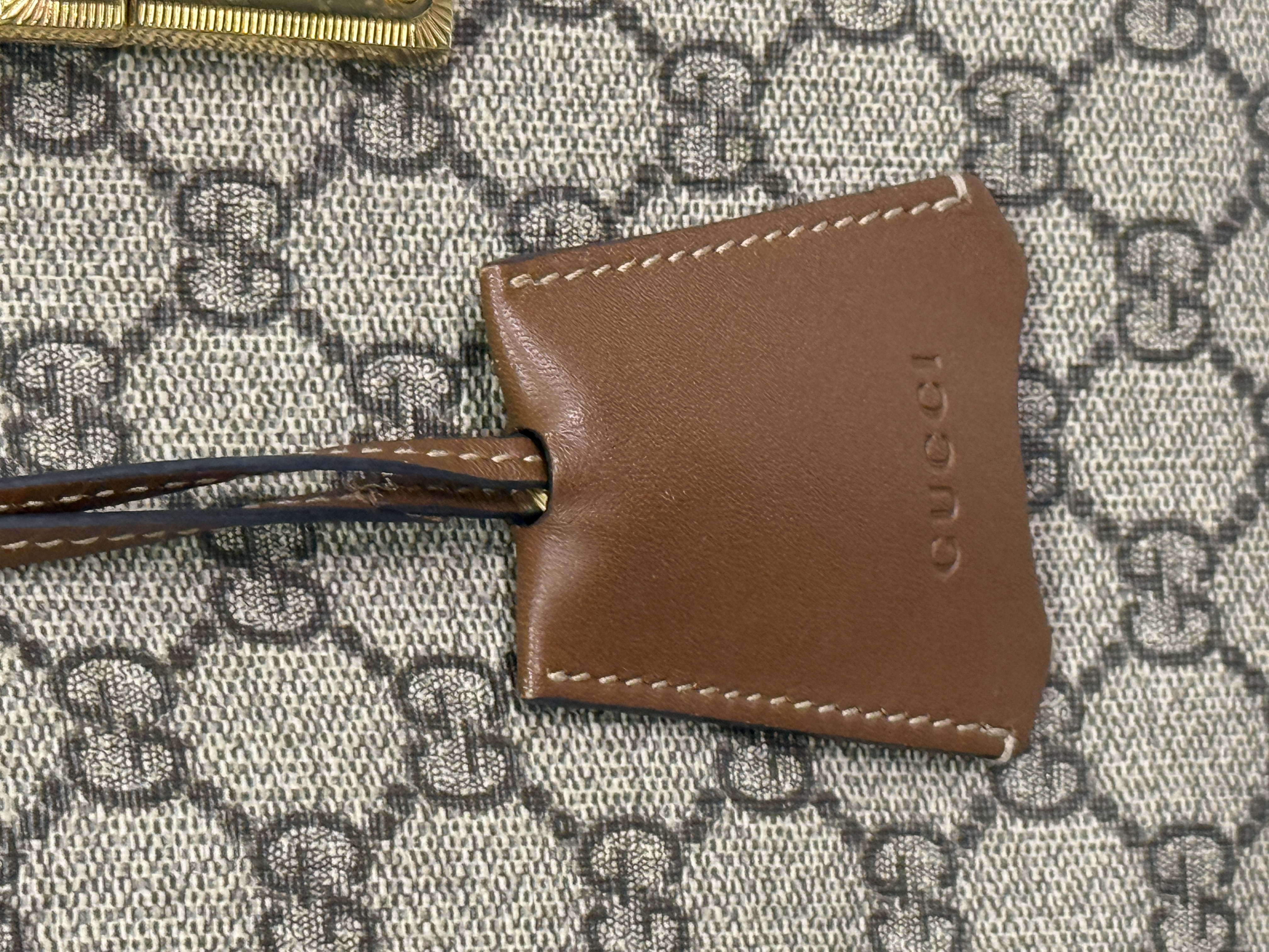Gucci Padlock Tote Mediano 