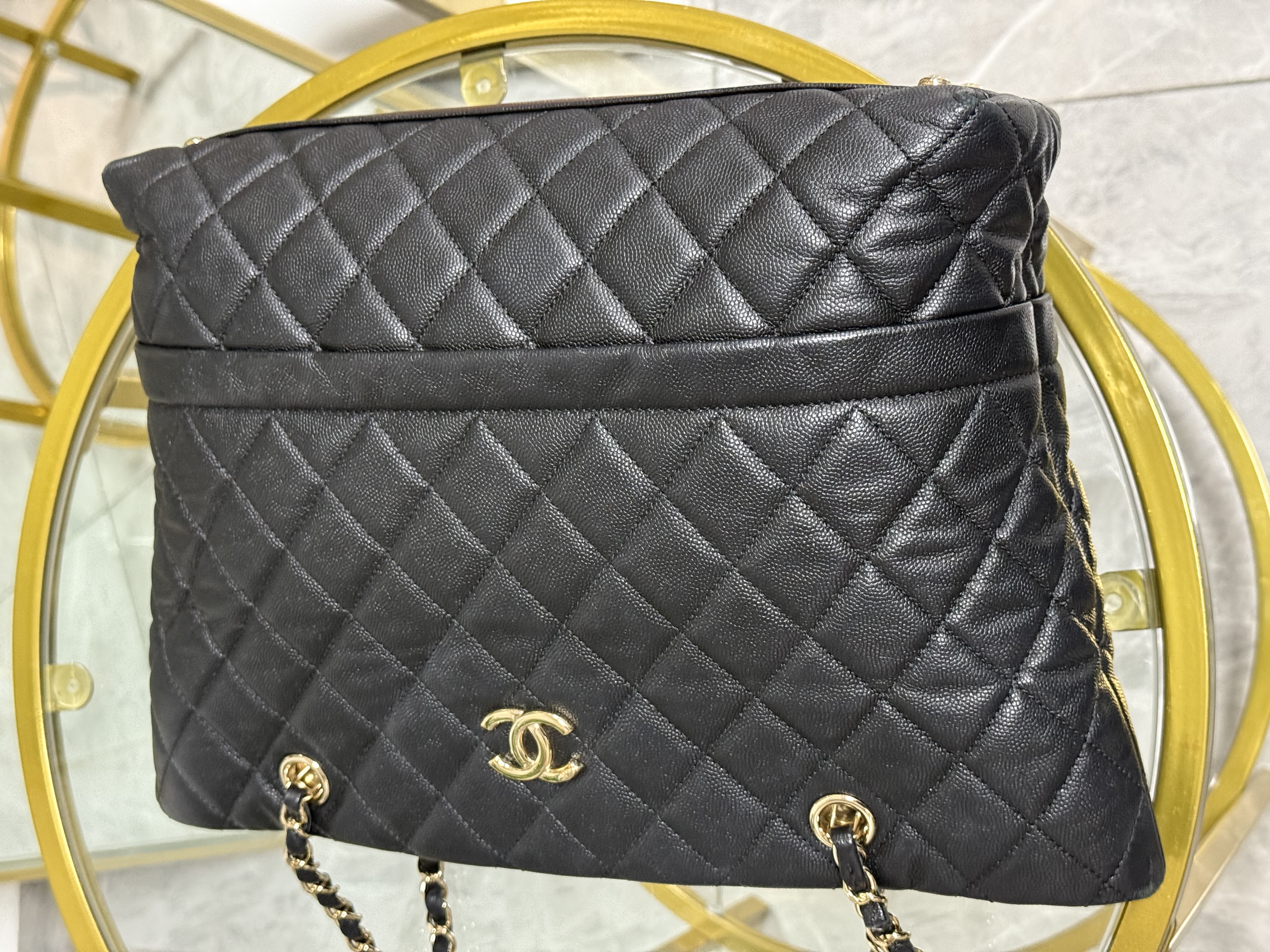 Chanel Shopper Mediano con Zipper