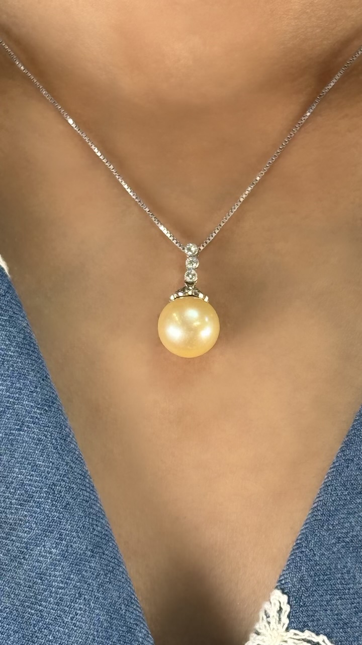 Dije Perla South Sea Crema Oro 18k