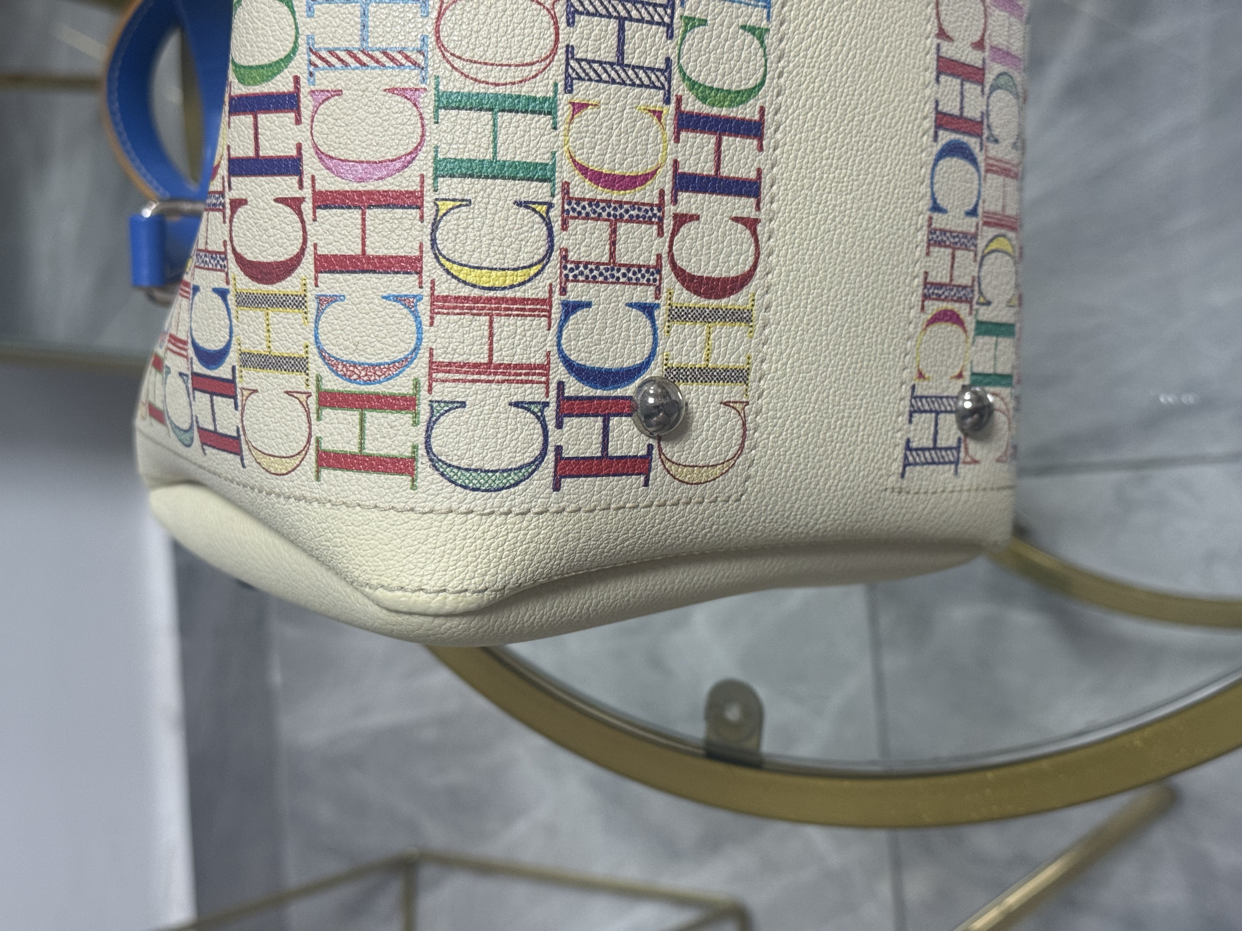 Carolina Herrera Asa corta 