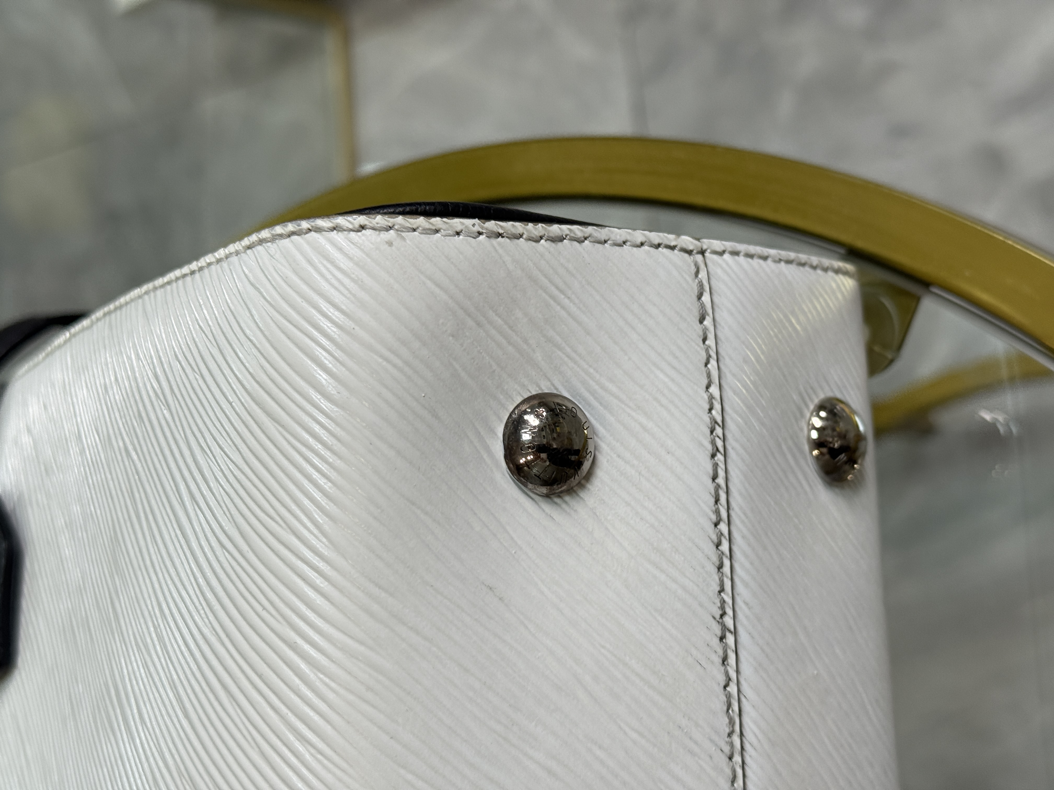 Louis Vuitton Twist Epi Blanco con Negro