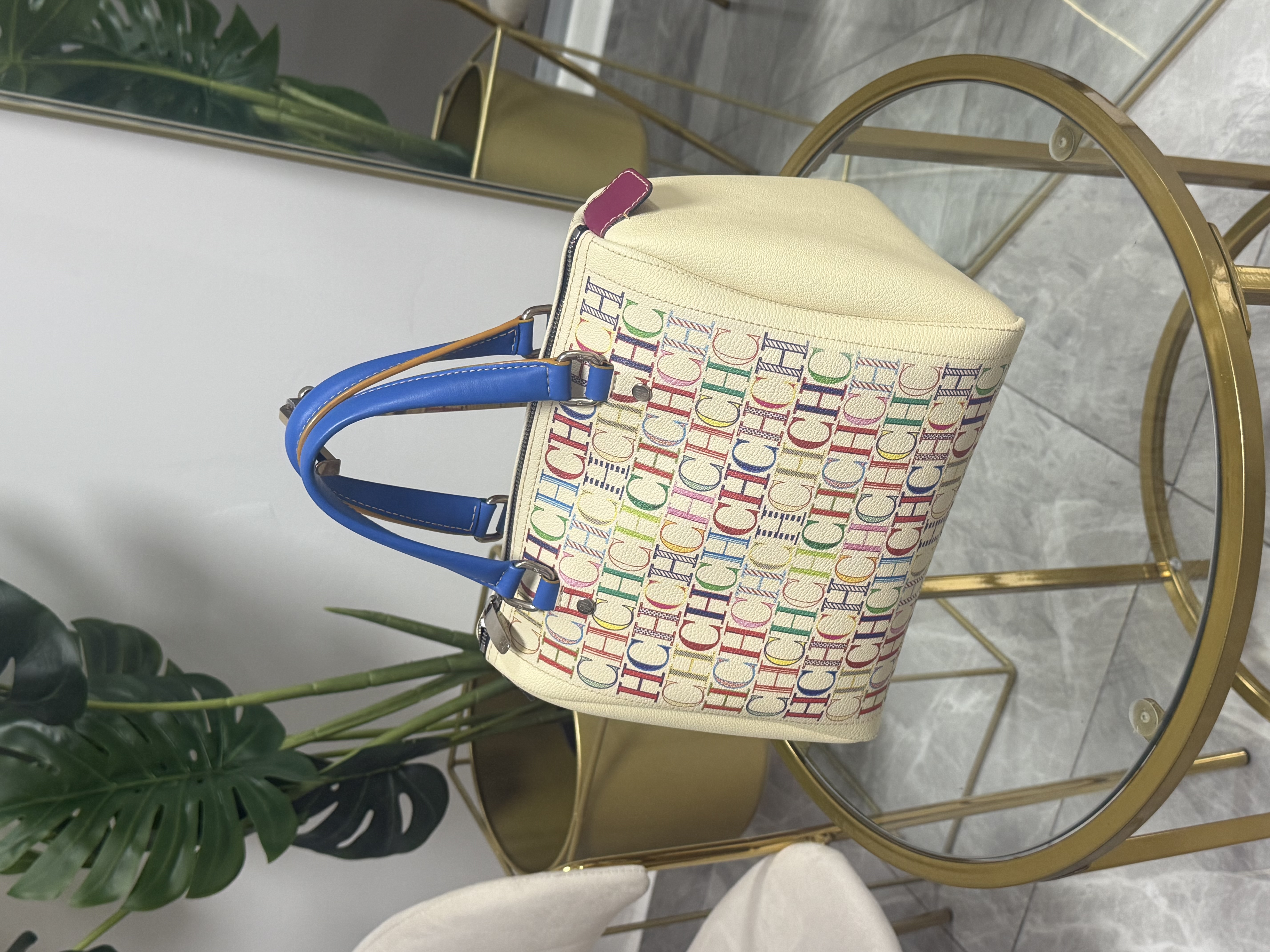 Carolina Herrera Asa corta 