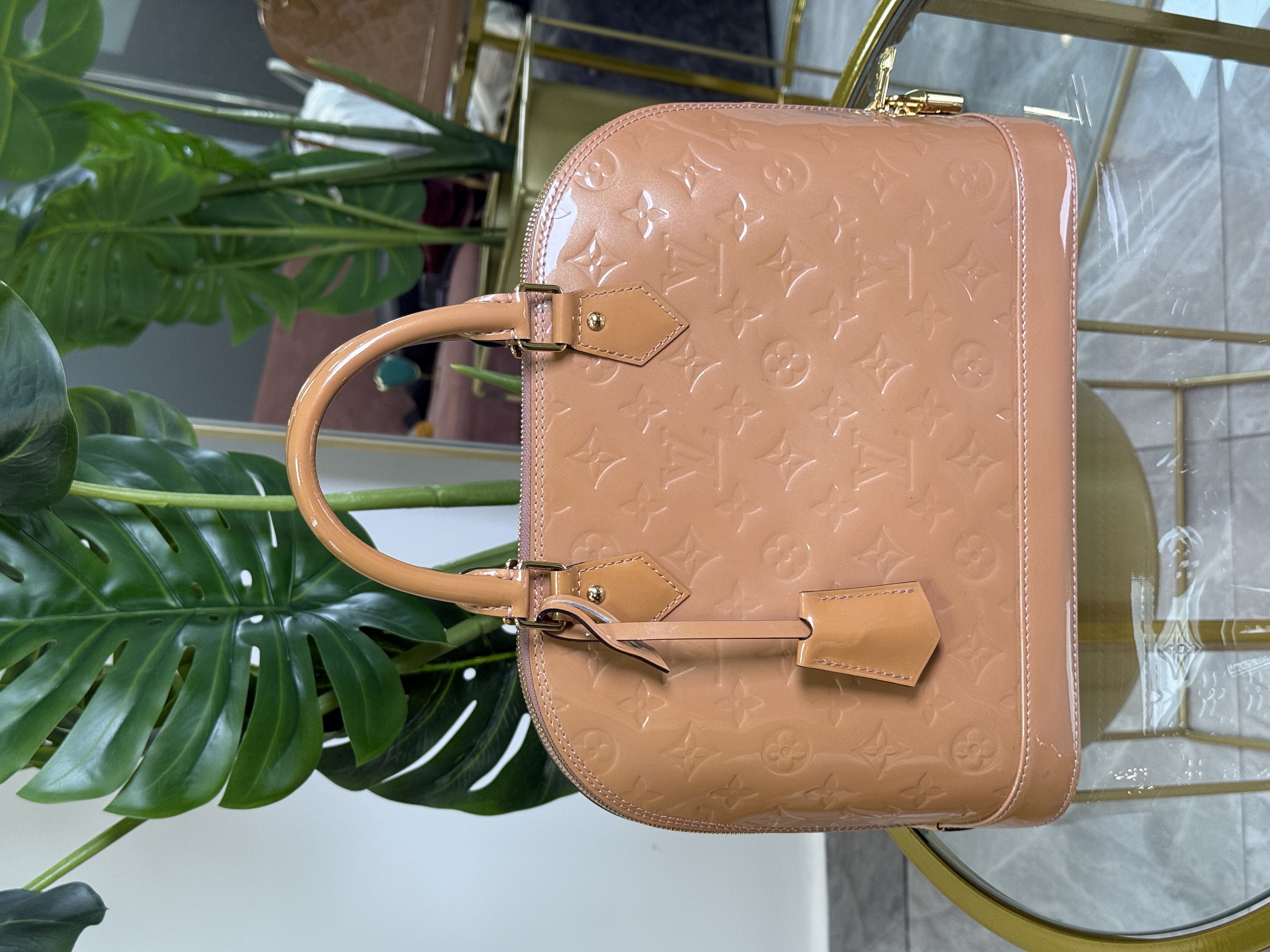 Louis Vuitton Alma MM Vernis Beige