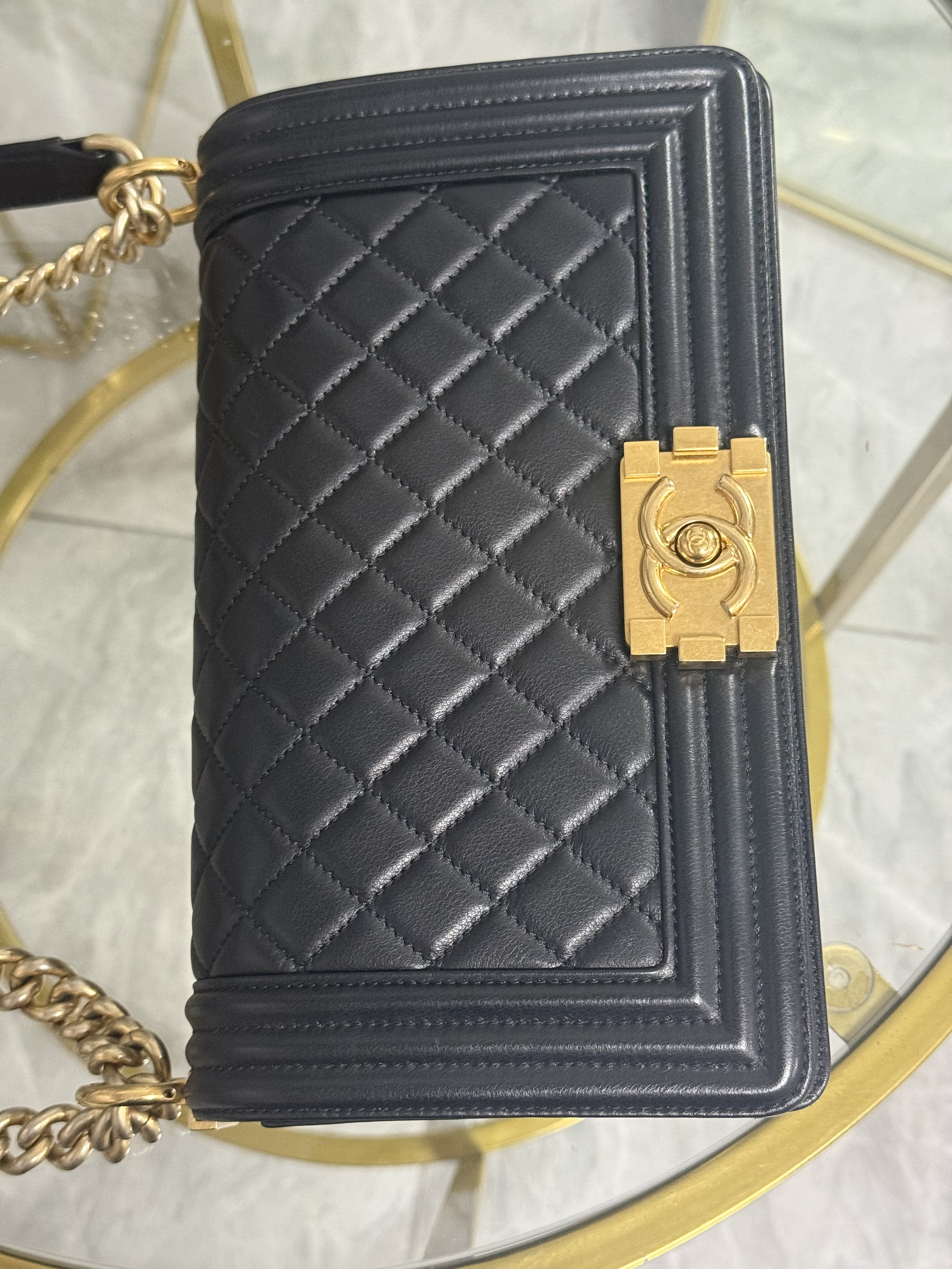 Chanel Boy Negro 9.75 “ Ancho