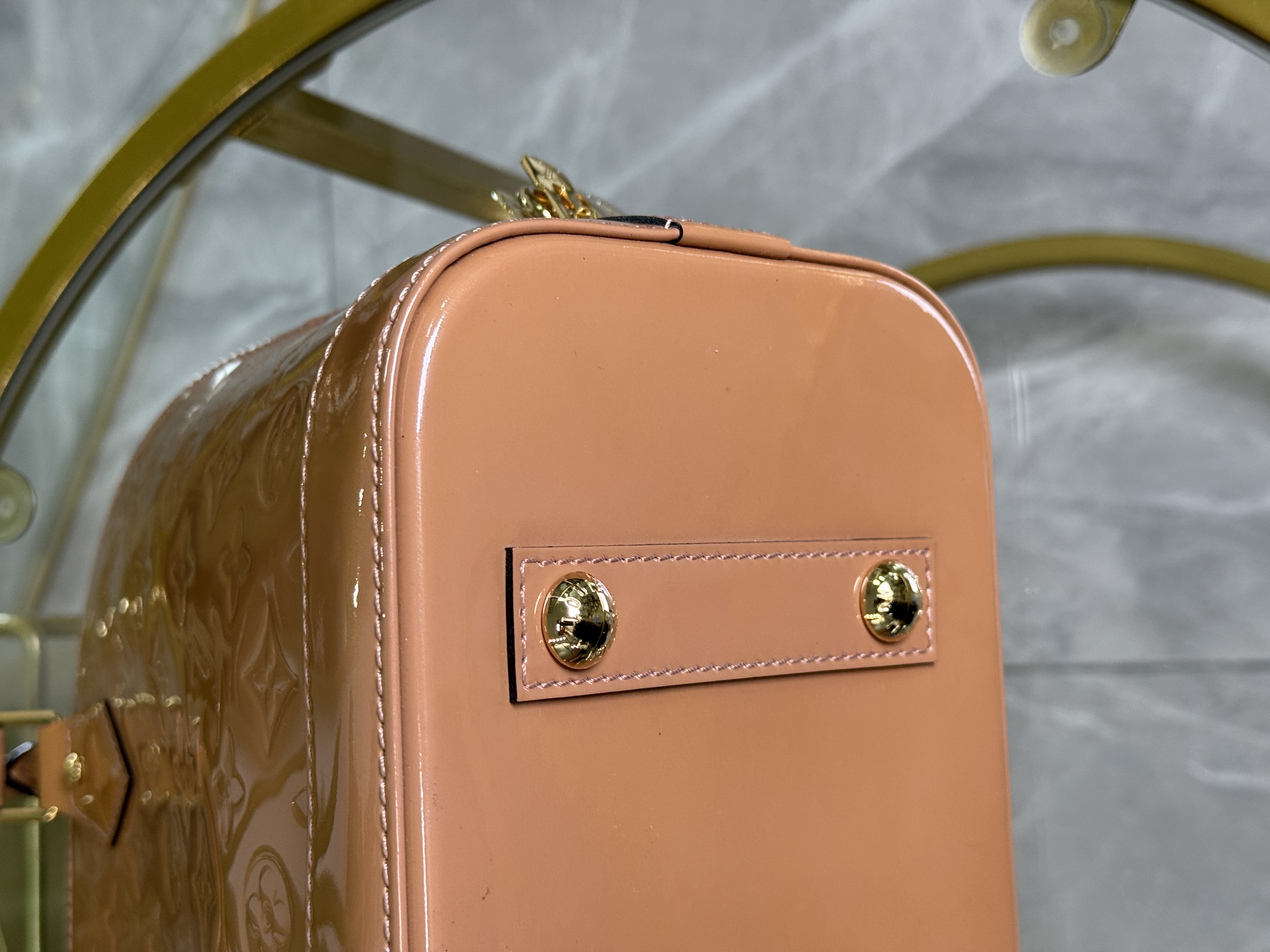 Louis Vuitton Alma MM Vernis Beige