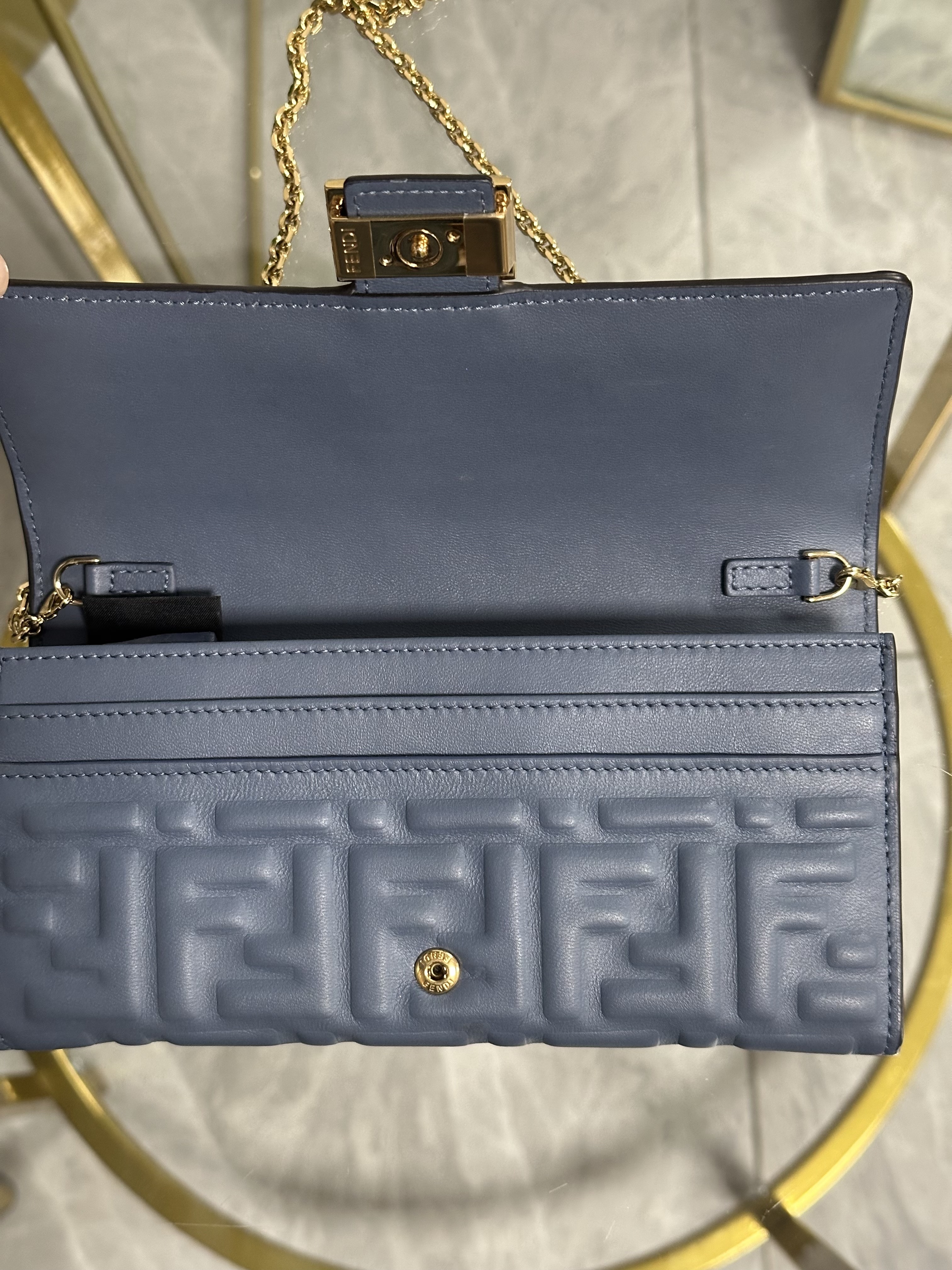 Fendi Wallet On Chain (celular estándar)