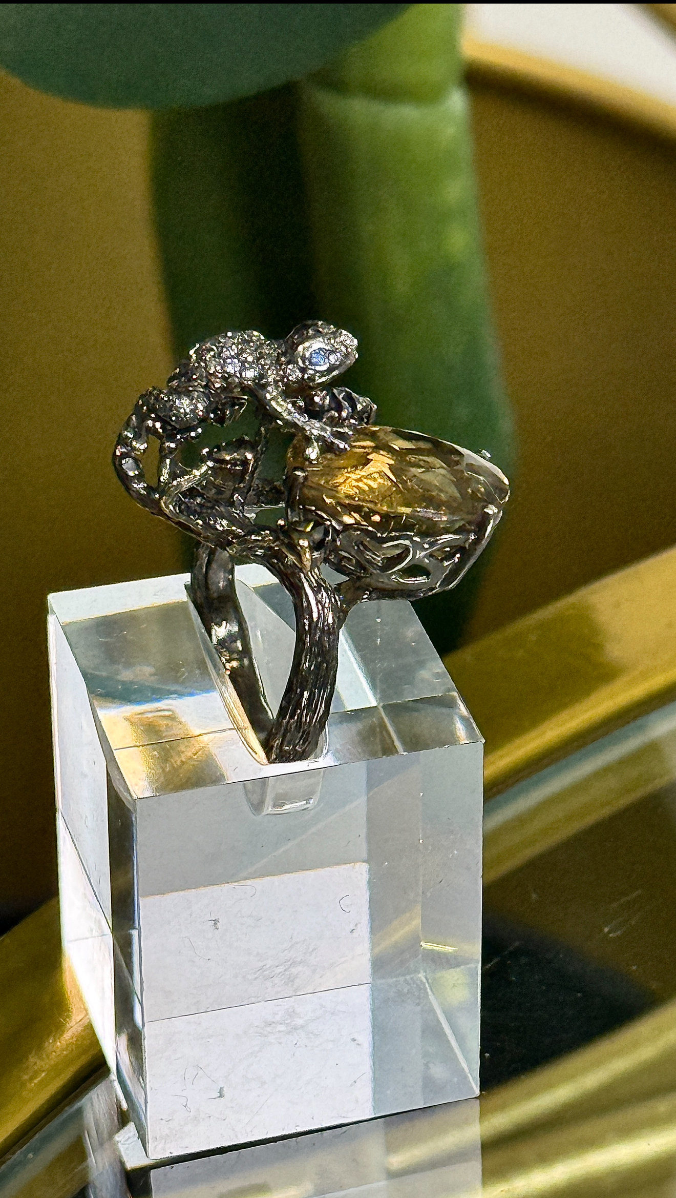 Anillo Talla 6 Oro 18k (con capa rodio negro) Citrina 9ct, Diamantes y Zafiros 